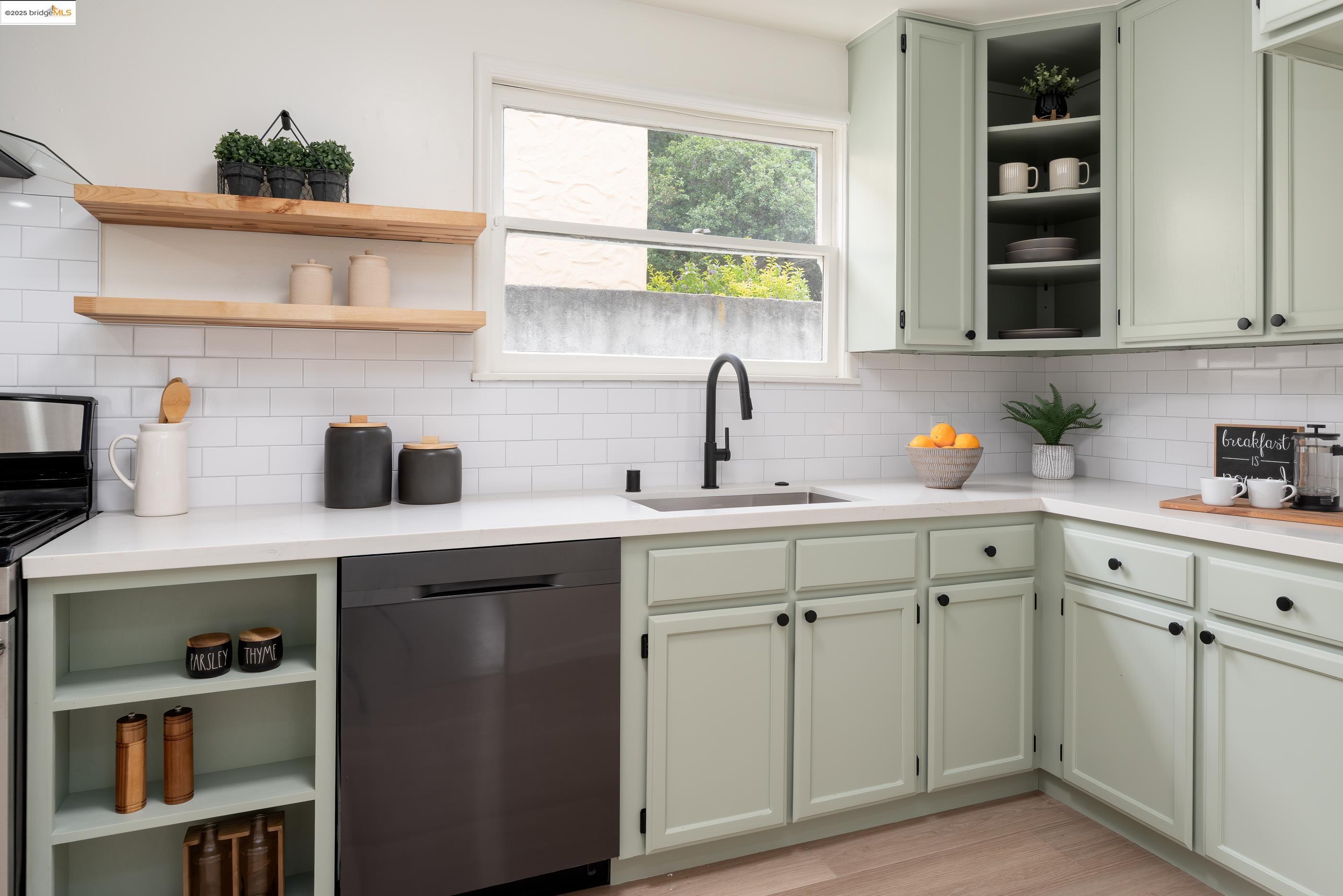 Detail Gallery Image 6 of 30 For 2189 Ralmar Ave, East Palo Alto,  CA 94303 - 2 Beds | 1 Baths