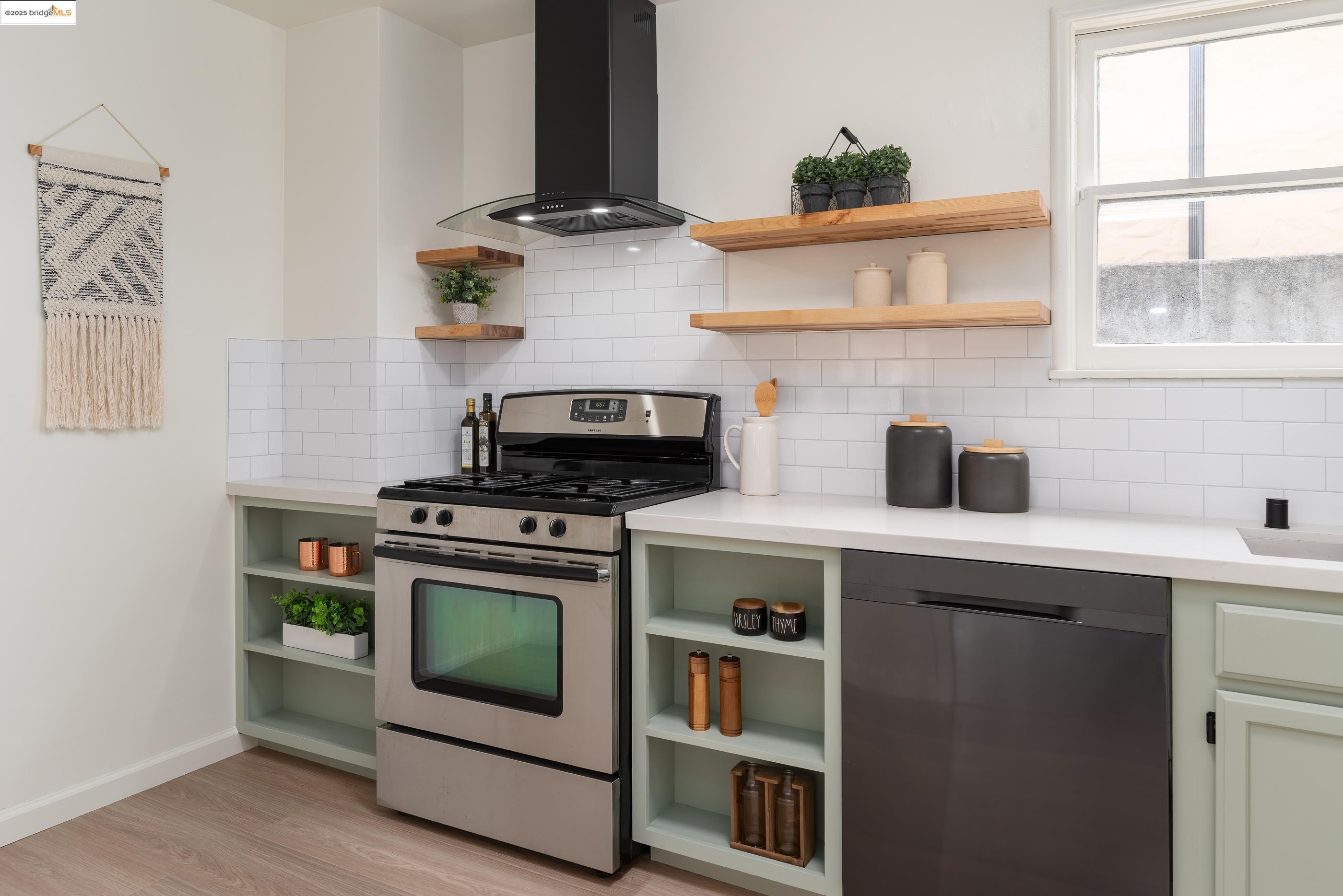 Detail Gallery Image 7 of 30 For 2189 Ralmar Ave, East Palo Alto,  CA 94303 - 2 Beds | 1 Baths