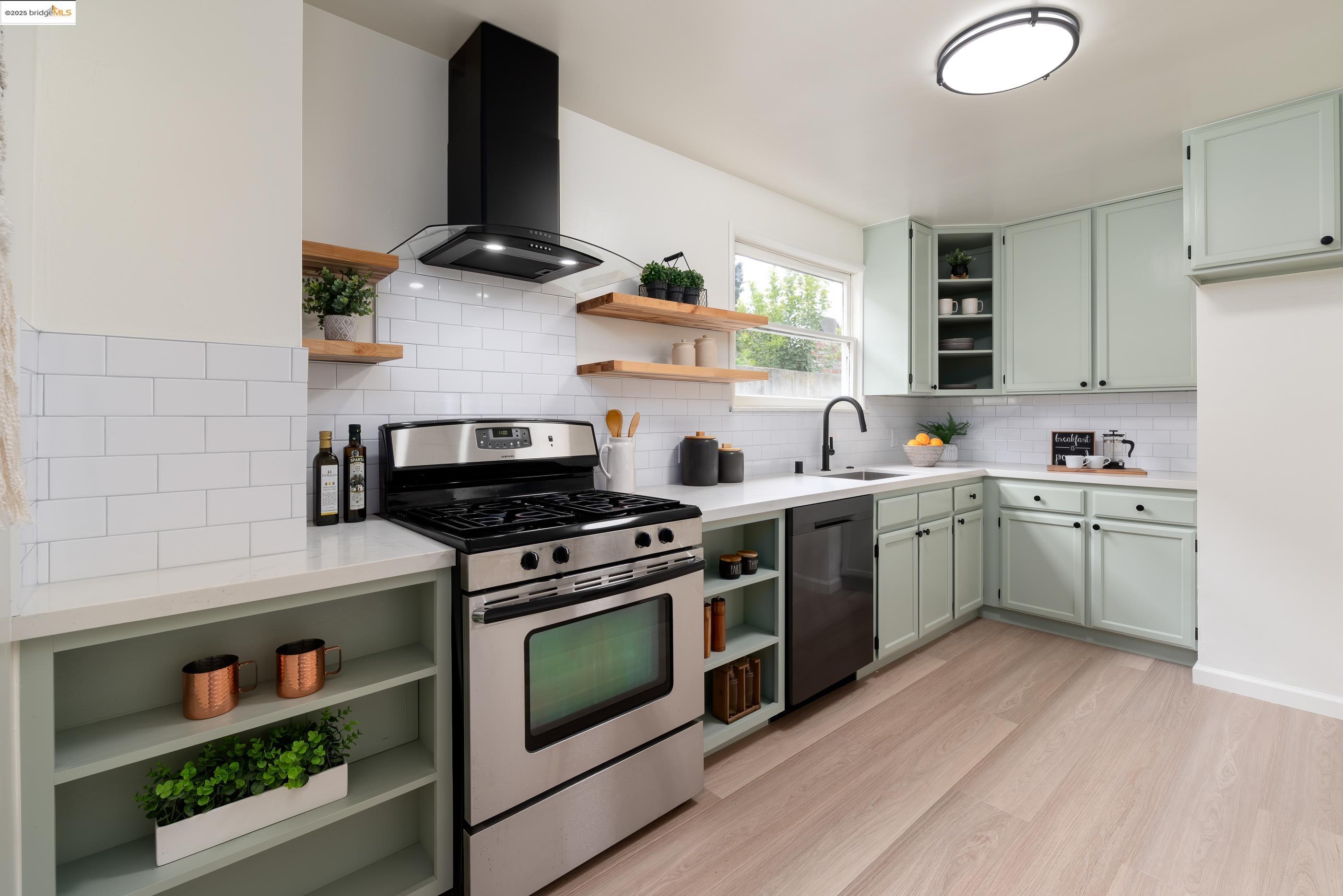Detail Gallery Image 8 of 30 For 2189 Ralmar Ave, East Palo Alto,  CA 94303 - 2 Beds | 1 Baths