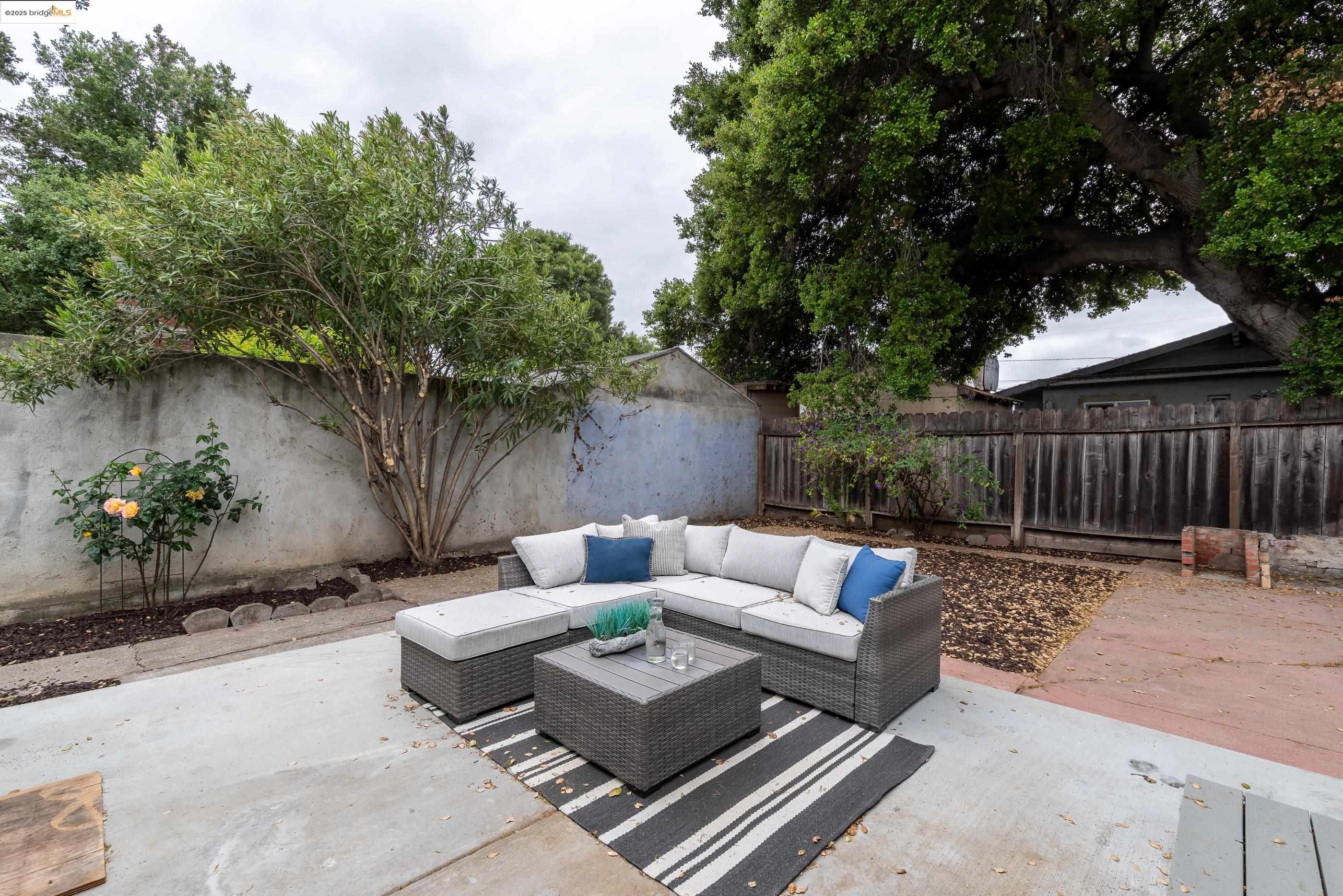 Detail Gallery Image 24 of 30 For 2189 Ralmar Ave, East Palo Alto,  CA 94303 - 2 Beds | 1 Baths