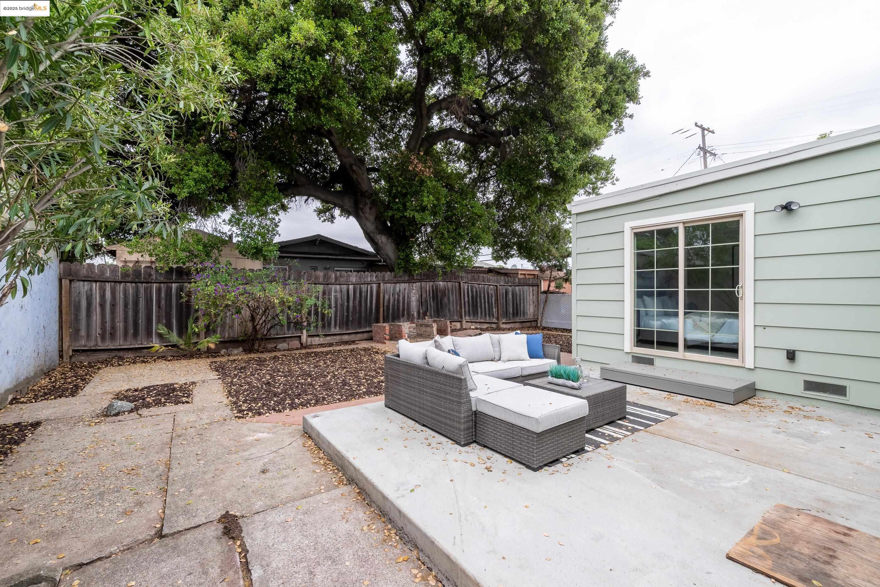 Detail Gallery Image 25 of 30 For 2189 Ralmar Ave, East Palo Alto,  CA 94303 - 2 Beds | 1 Baths