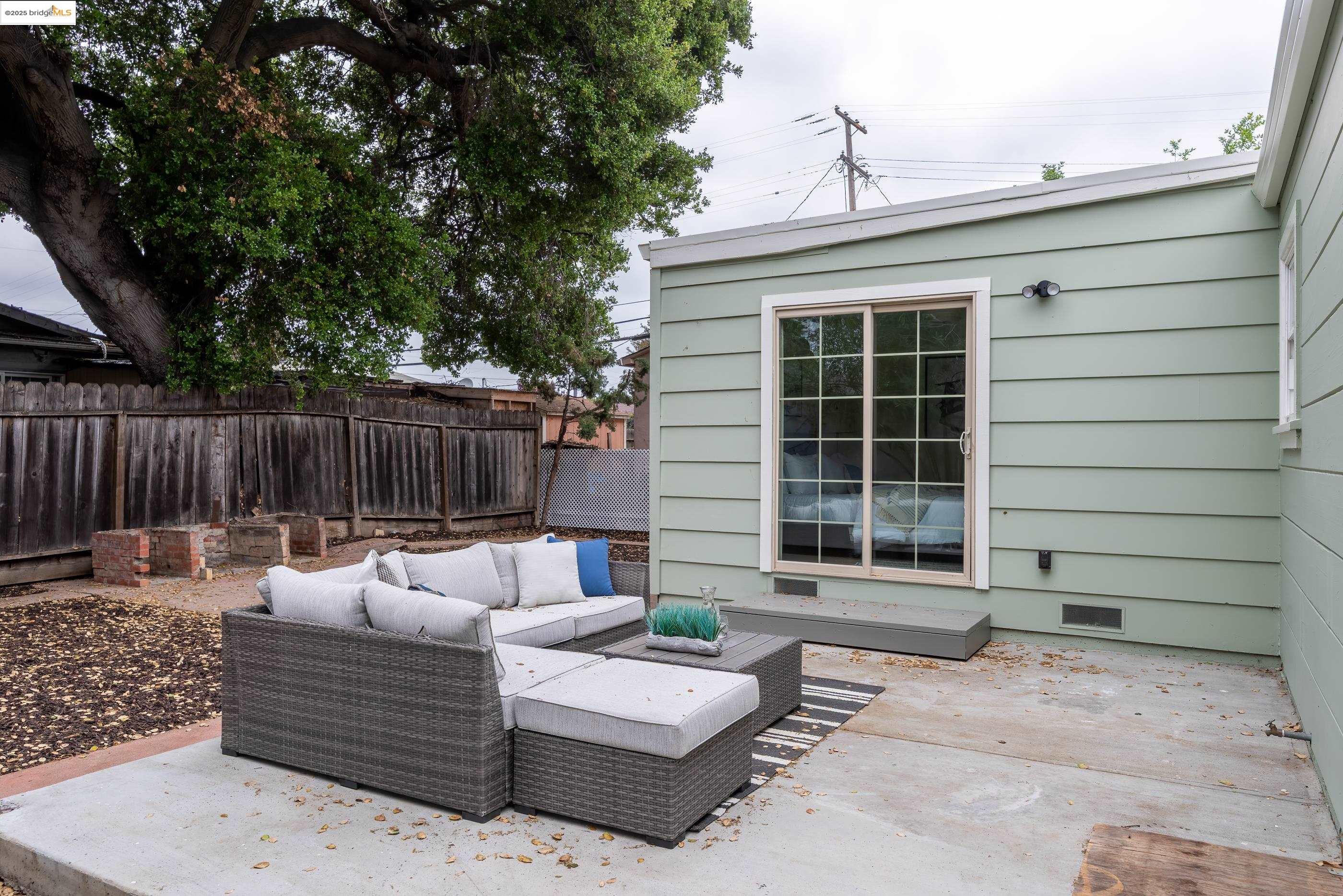 Detail Gallery Image 27 of 30 For 2189 Ralmar Ave, East Palo Alto,  CA 94303 - 2 Beds | 1 Baths
