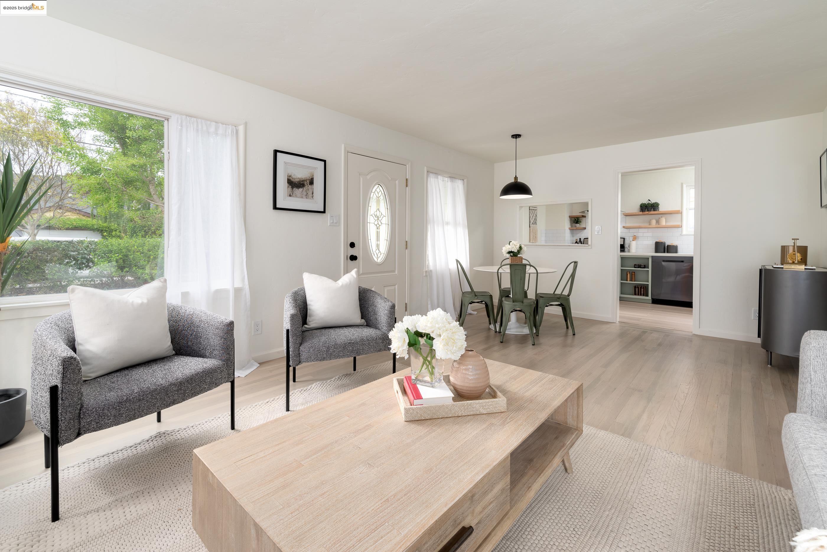 Detail Gallery Image 3 of 30 For 2189 Ralmar Ave, East Palo Alto,  CA 94303 - 2 Beds | 1 Baths