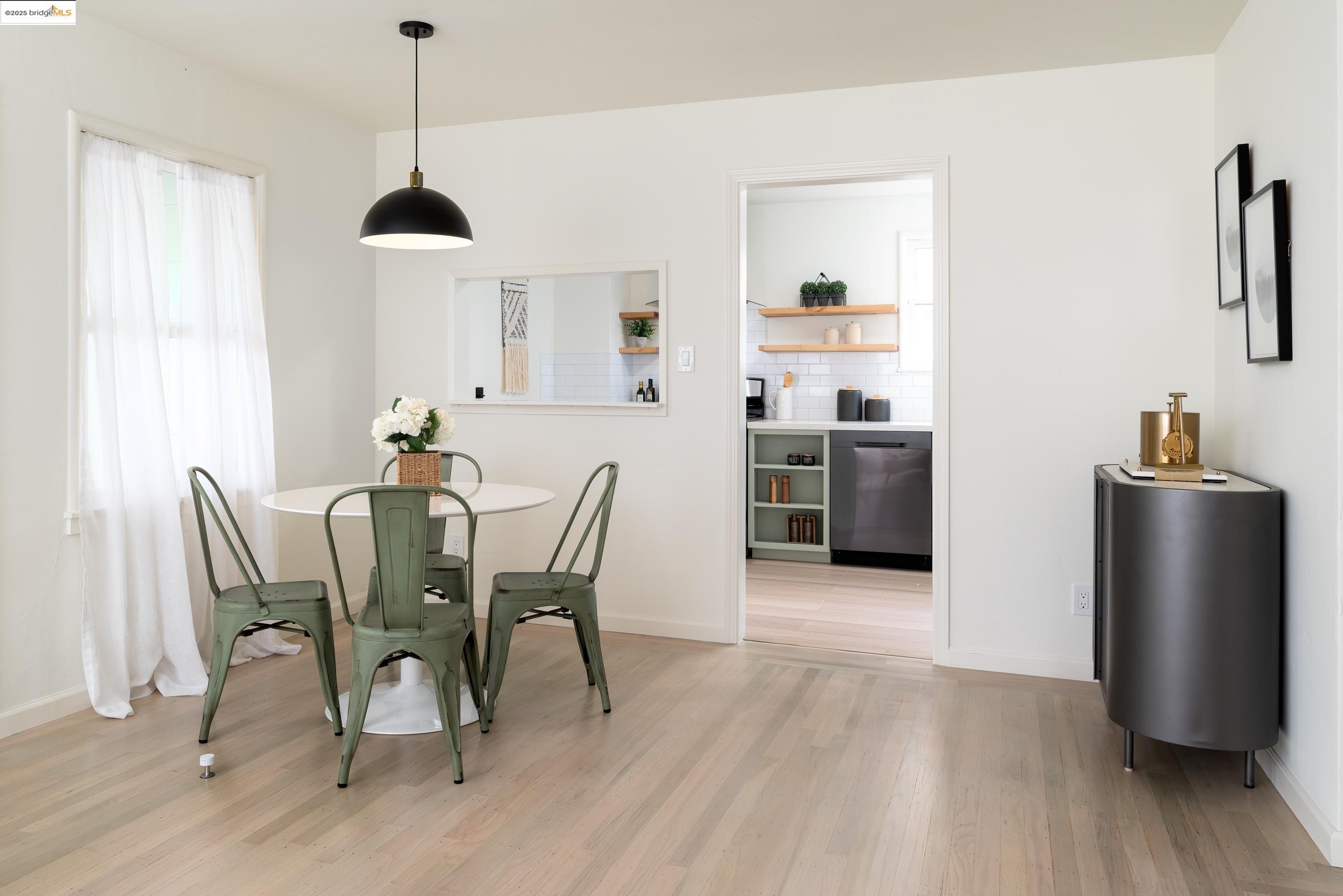 Detail Gallery Image 4 of 30 For 2189 Ralmar Ave, East Palo Alto,  CA 94303 - 2 Beds | 1 Baths