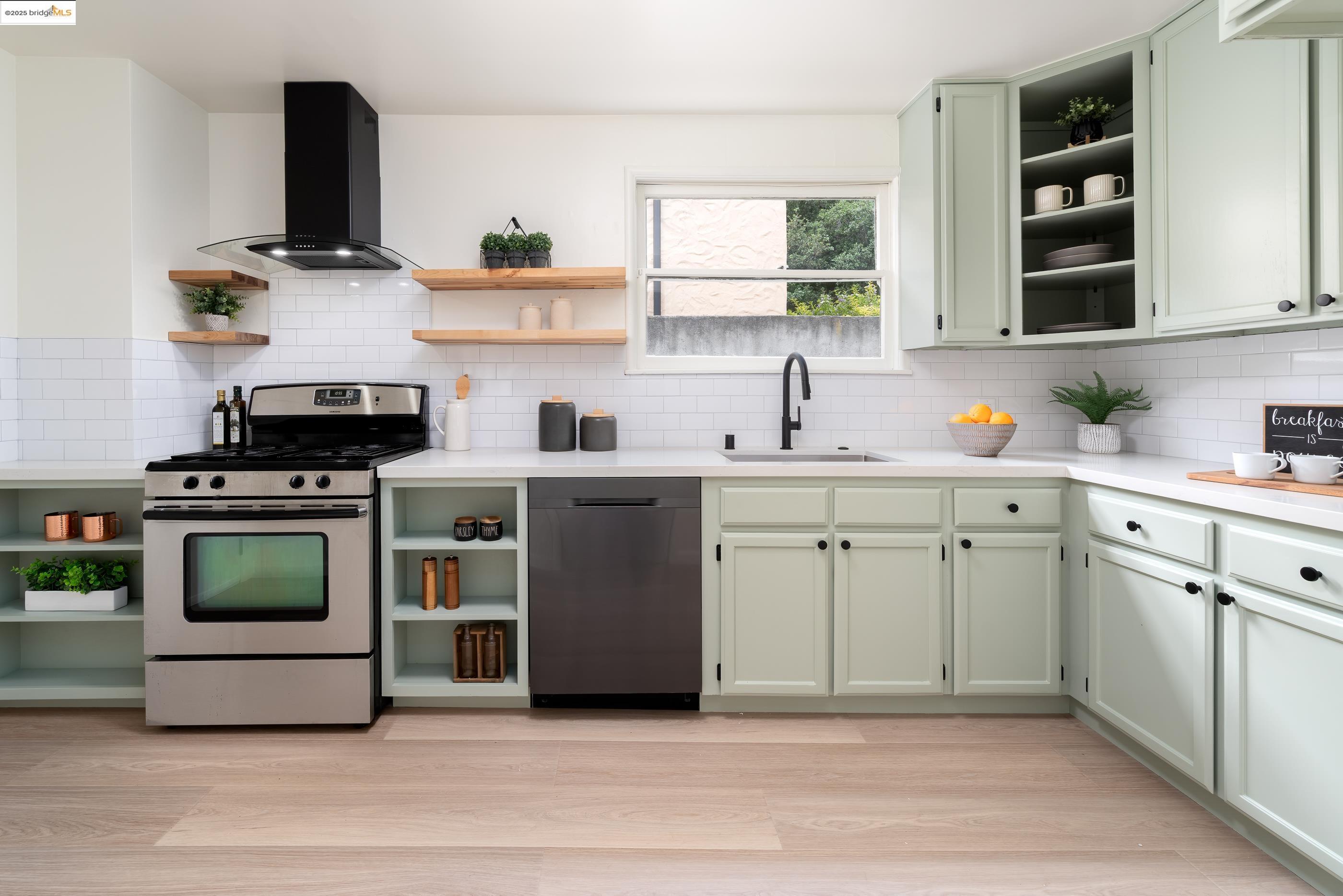 Detail Gallery Image 5 of 30 For 2189 Ralmar Ave, East Palo Alto,  CA 94303 - 2 Beds | 1 Baths