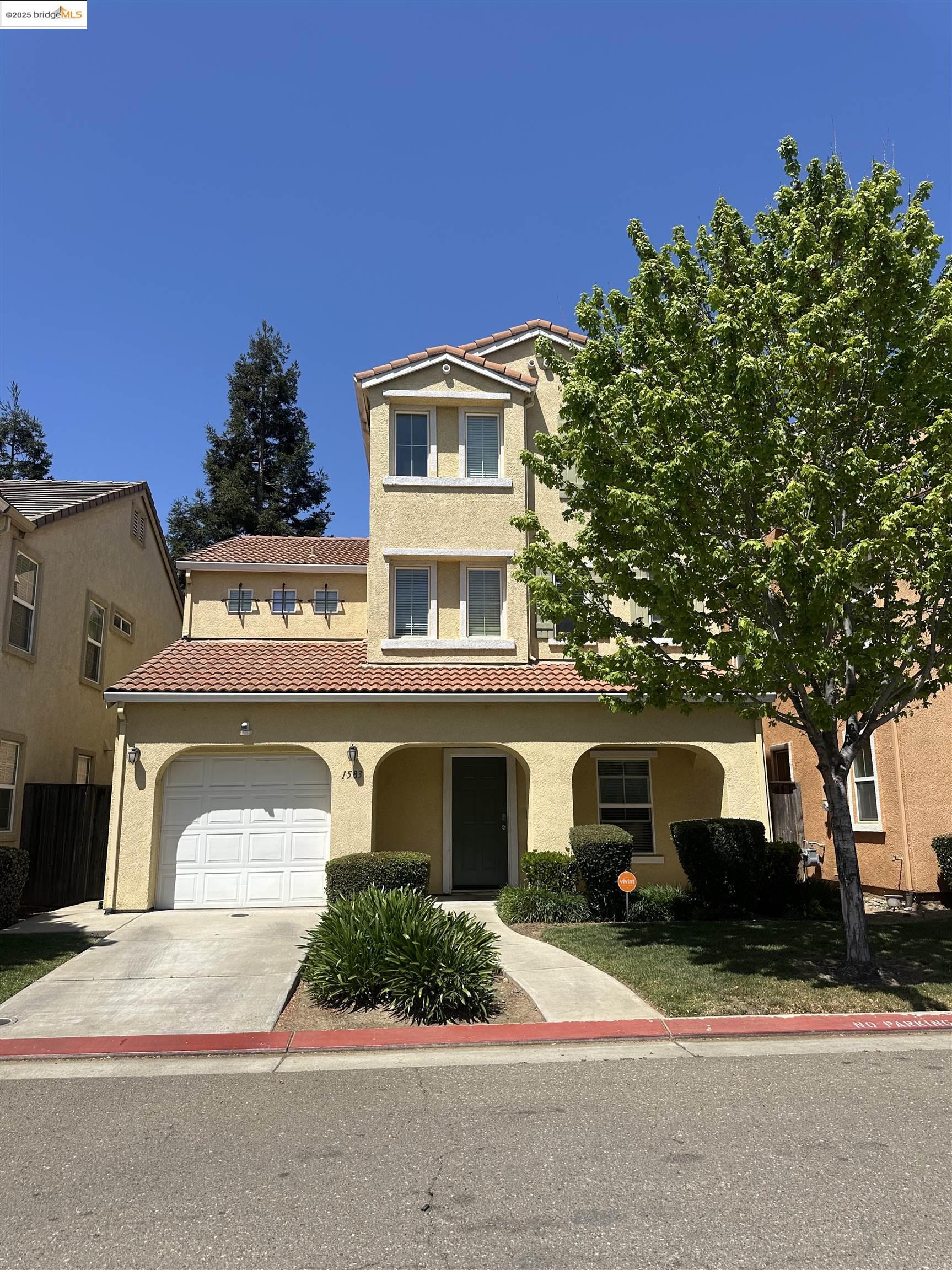Detail Gallery Image 1 of 23 For 1583 Fog Bank Dr, Stockton,  CA 95204 - 4 Beds | 3/1 Baths