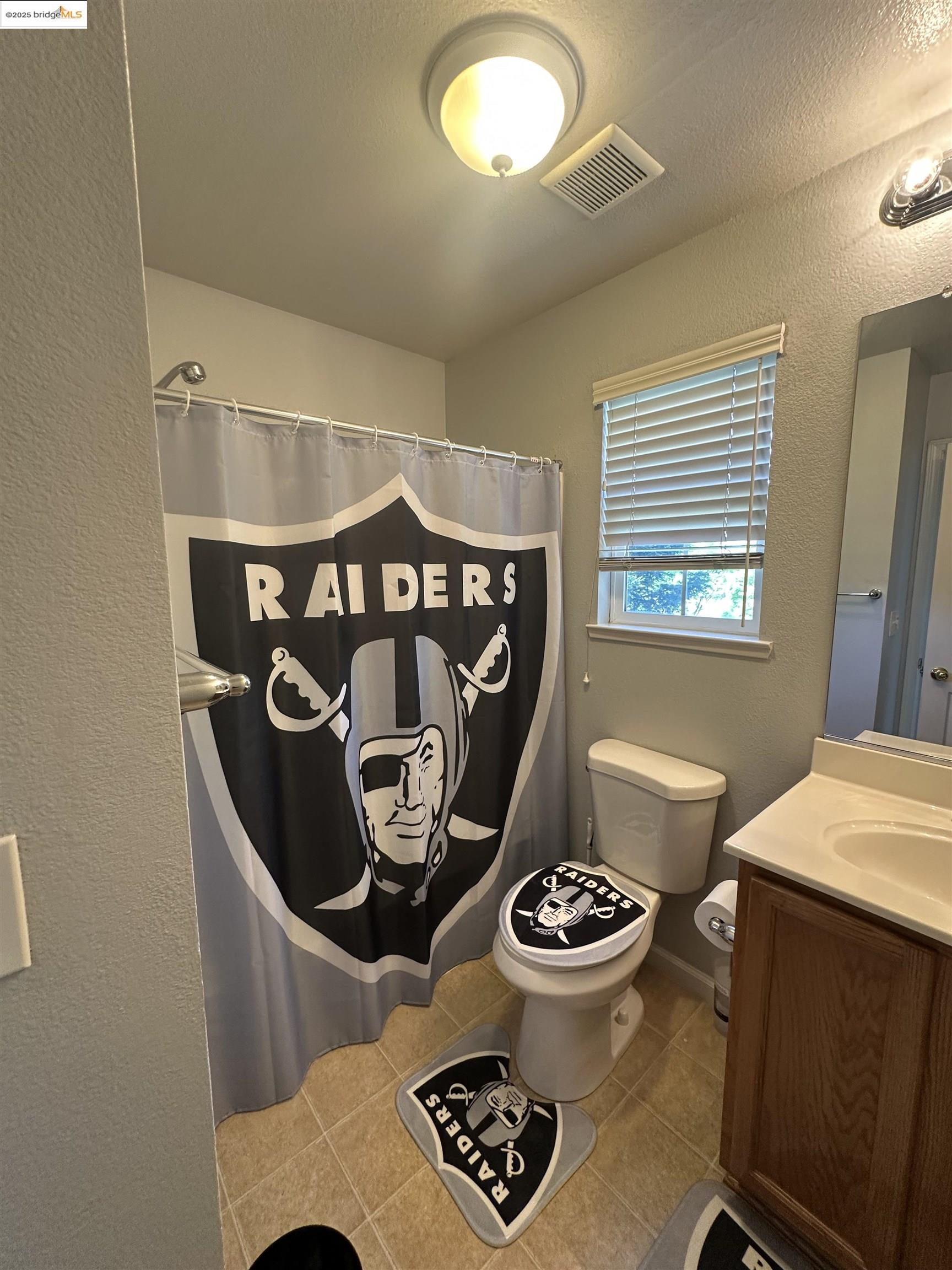 Detail Gallery Image 13 of 23 For 1583 Fog Bank Dr, Stockton,  CA 95204 - 4 Beds | 3/1 Baths