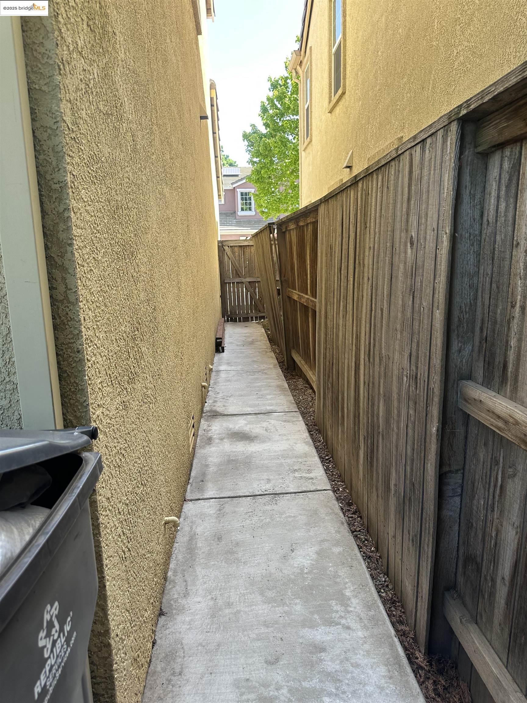 Detail Gallery Image 20 of 23 For 1583 Fog Bank Dr, Stockton,  CA 95204 - 4 Beds | 3/1 Baths