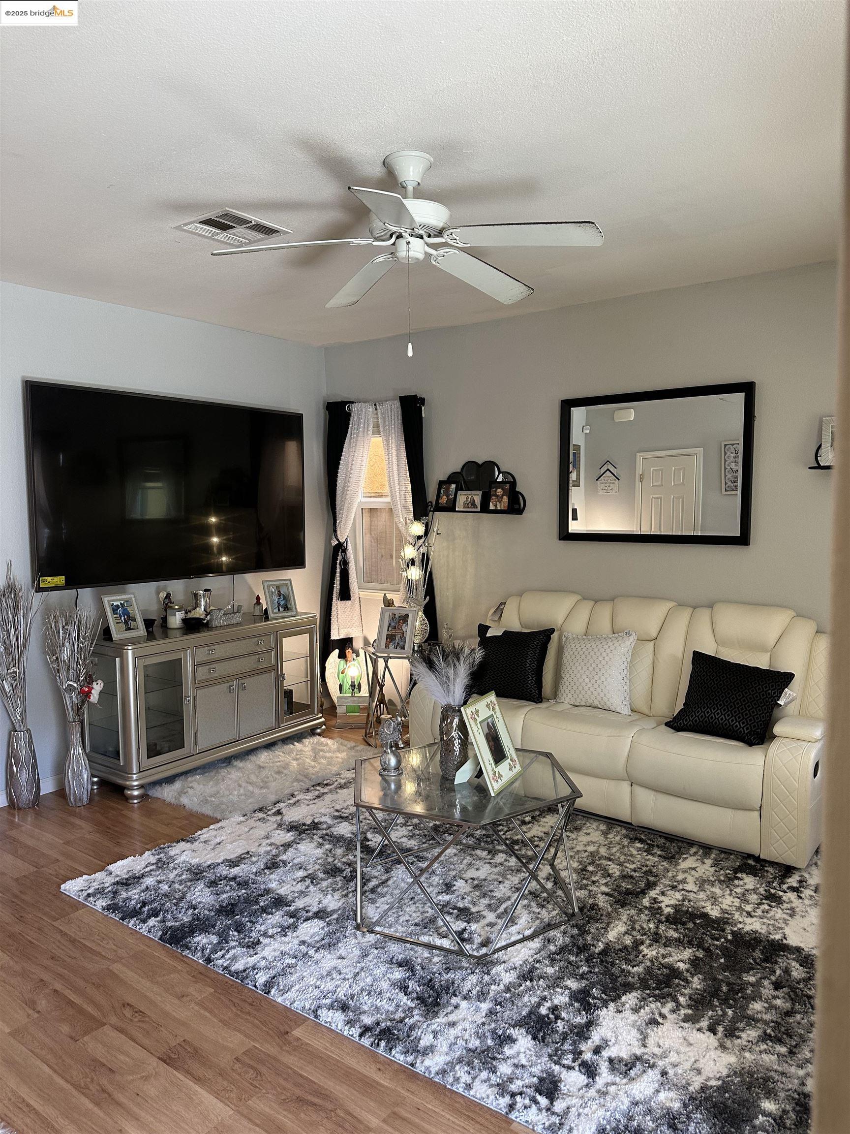 Detail Gallery Image 3 of 23 For 1583 Fog Bank Dr, Stockton,  CA 95204 - 4 Beds | 3/1 Baths