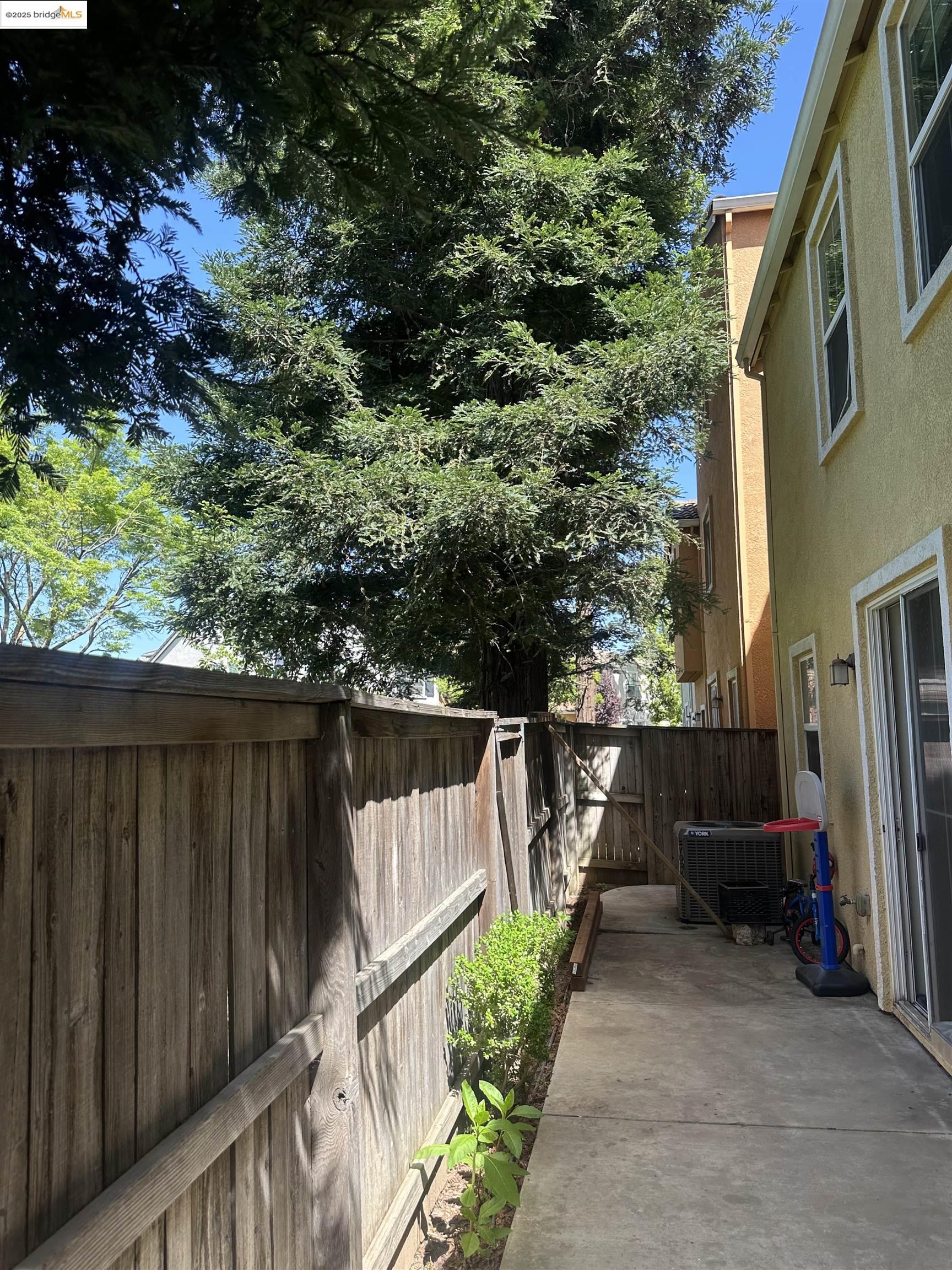 Detail Gallery Image 21 of 23 For 1583 Fog Bank Dr, Stockton,  CA 95204 - 4 Beds | 3/1 Baths