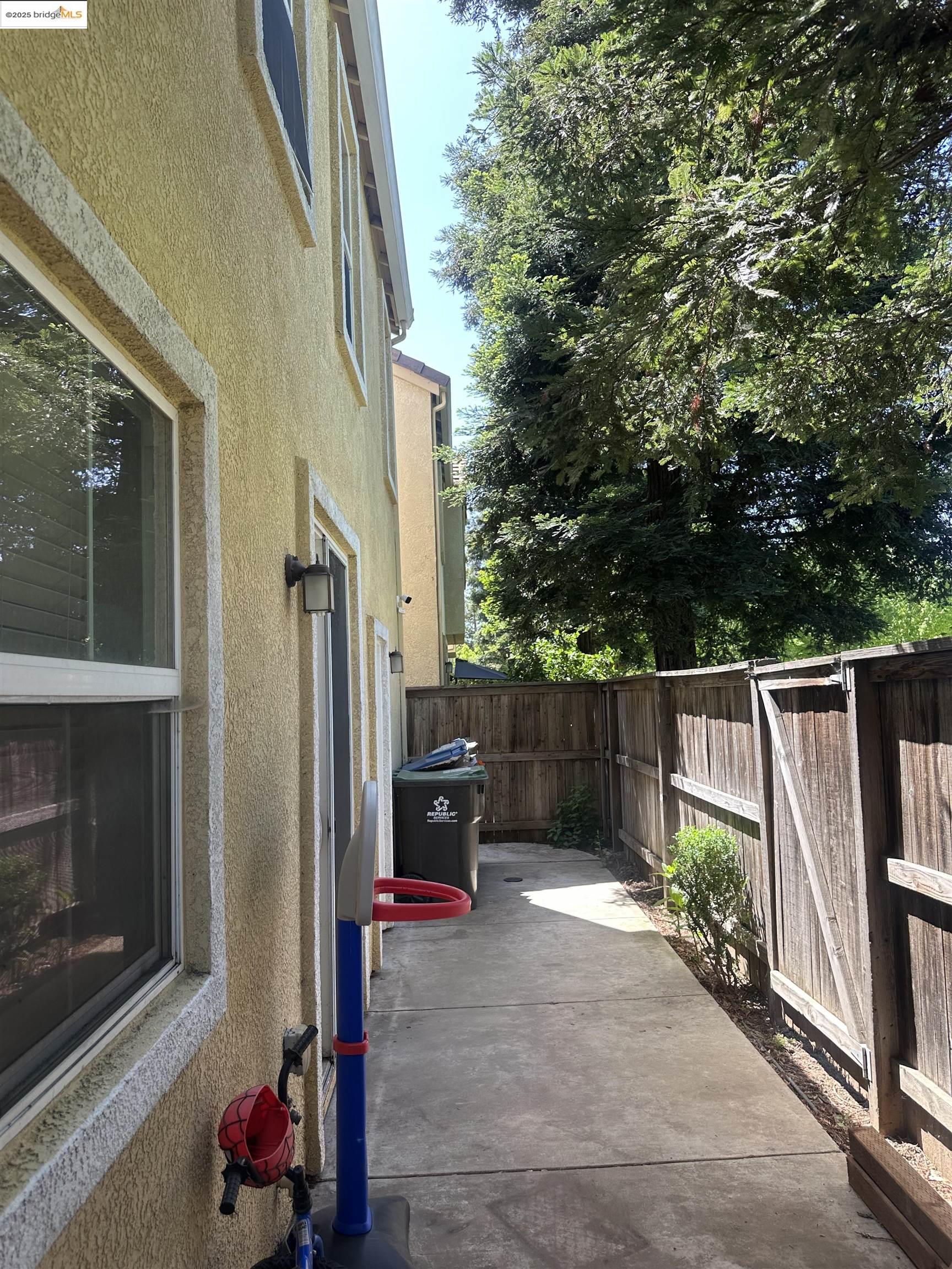 Detail Gallery Image 23 of 23 For 1583 Fog Bank Dr, Stockton,  CA 95204 - 4 Beds | 3/1 Baths