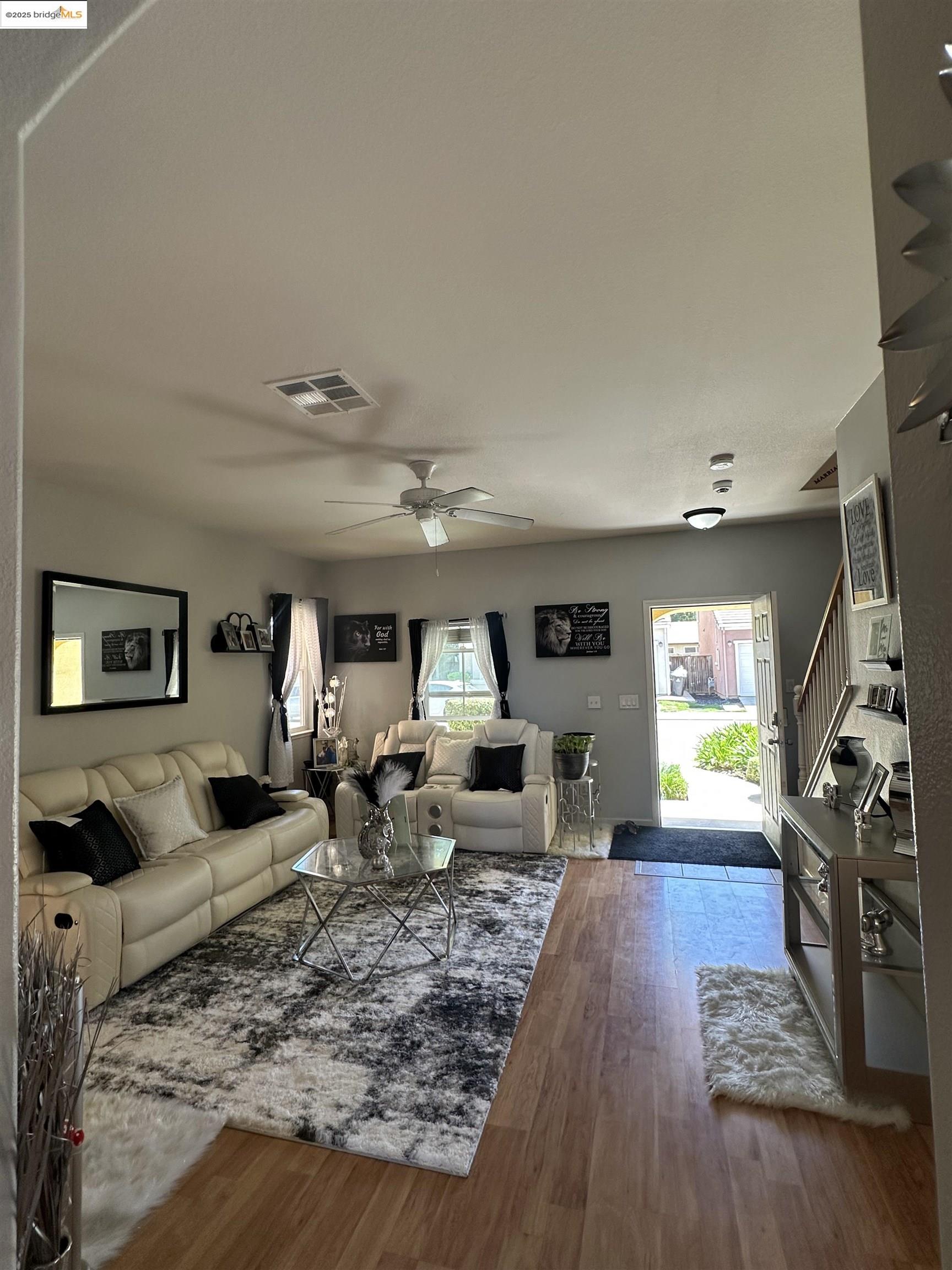 Detail Gallery Image 4 of 23 For 1583 Fog Bank Dr, Stockton,  CA 95204 - 4 Beds | 3/1 Baths