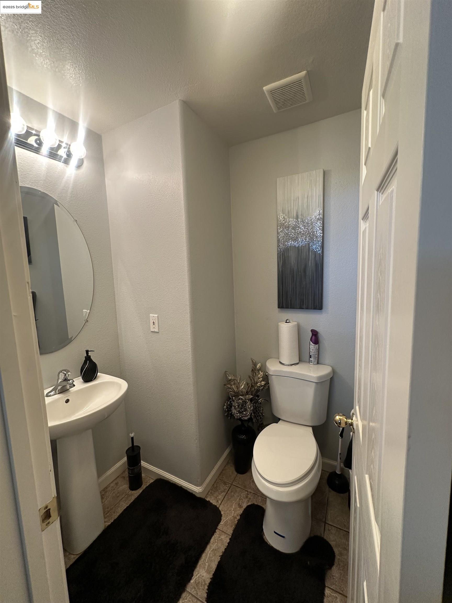 Detail Gallery Image 6 of 23 For 1583 Fog Bank Dr, Stockton,  CA 95204 - 4 Beds | 3/1 Baths