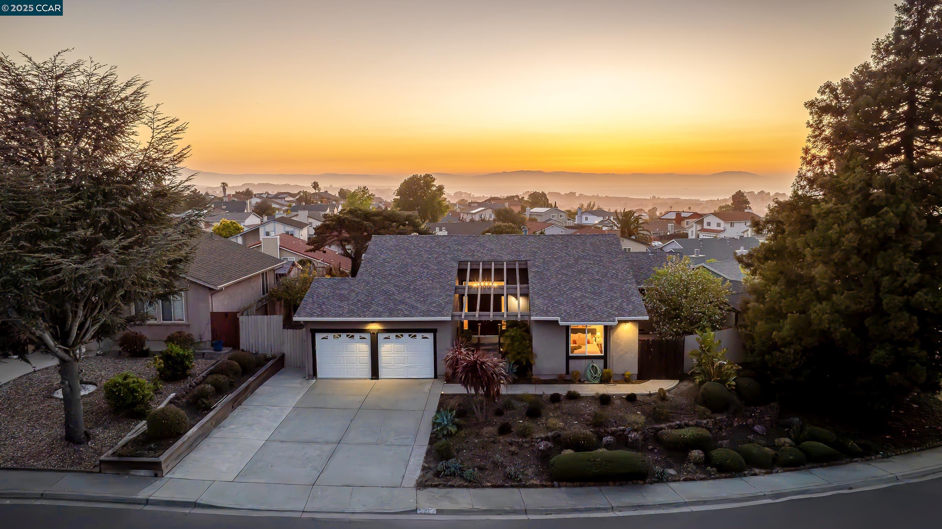 Detail Gallery Image 1 of 1 For 166 Lilac Cir, Hercules,  CA 94547 - 4 Beds | 2 Baths