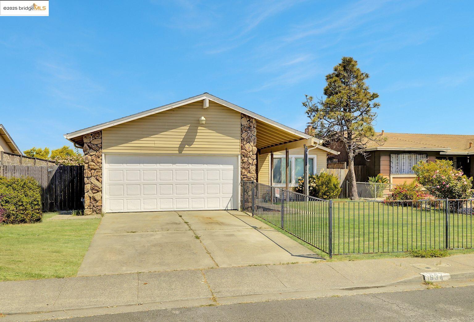 Detail Gallery Image 2 of 40 For 1634 Severus Drv., Vallejo,  CA 94589 - 4 Beds | 2 Baths