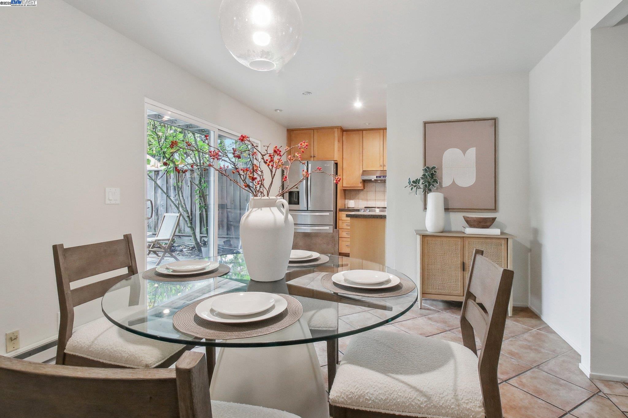 Detail Gallery Image 1 of 27 For 1920 Rock St #1,  Mountain View,  CA 94043 - 3 Beds | 1/1 Baths