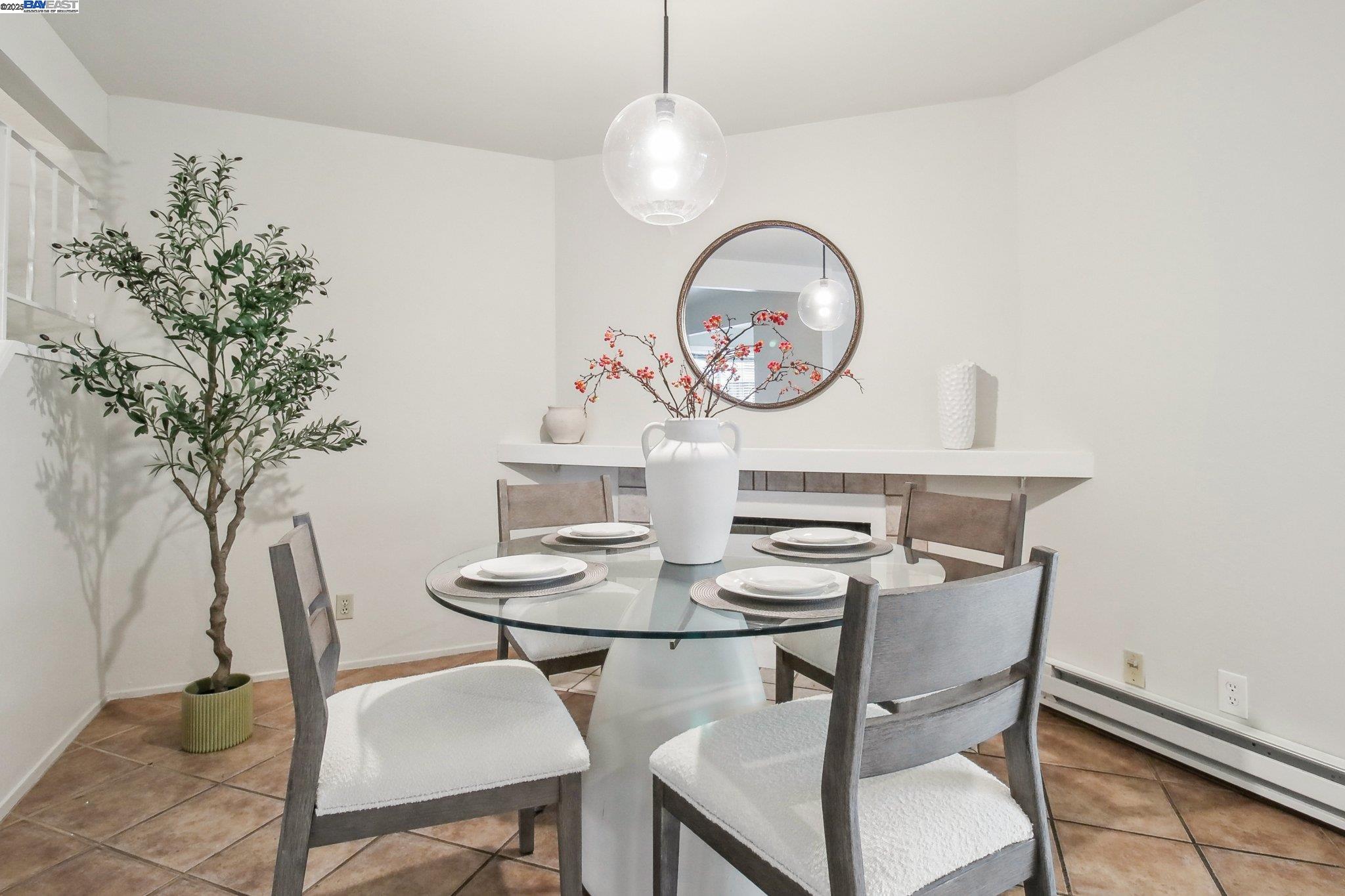 Detail Gallery Image 11 of 27 For 1920 Rock St #1,  Mountain View,  CA 94043 - 3 Beds | 1/1 Baths