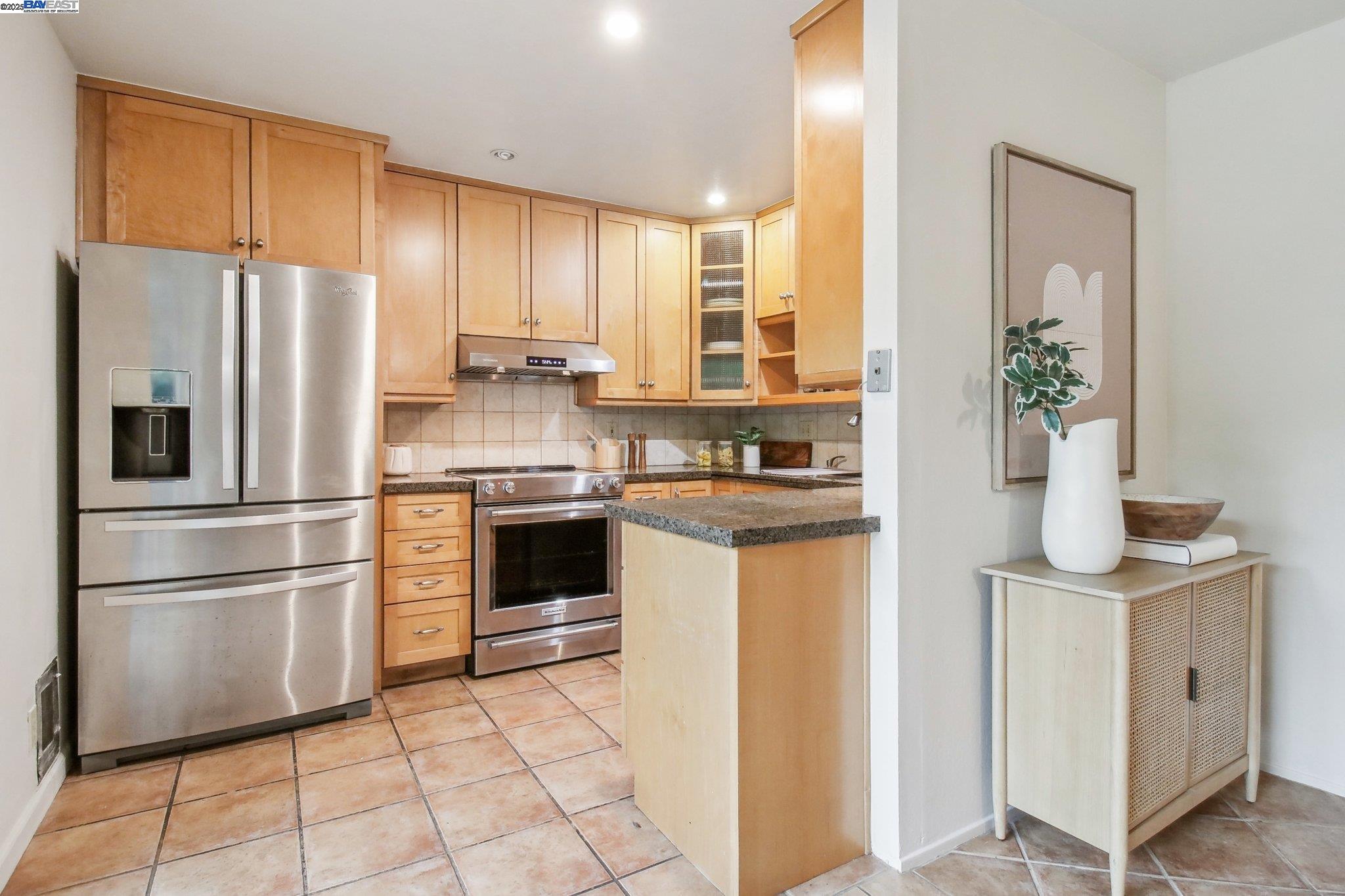 Detail Gallery Image 13 of 27 For 1920 Rock St #1,  Mountain View,  CA 94043 - 3 Beds | 1/1 Baths