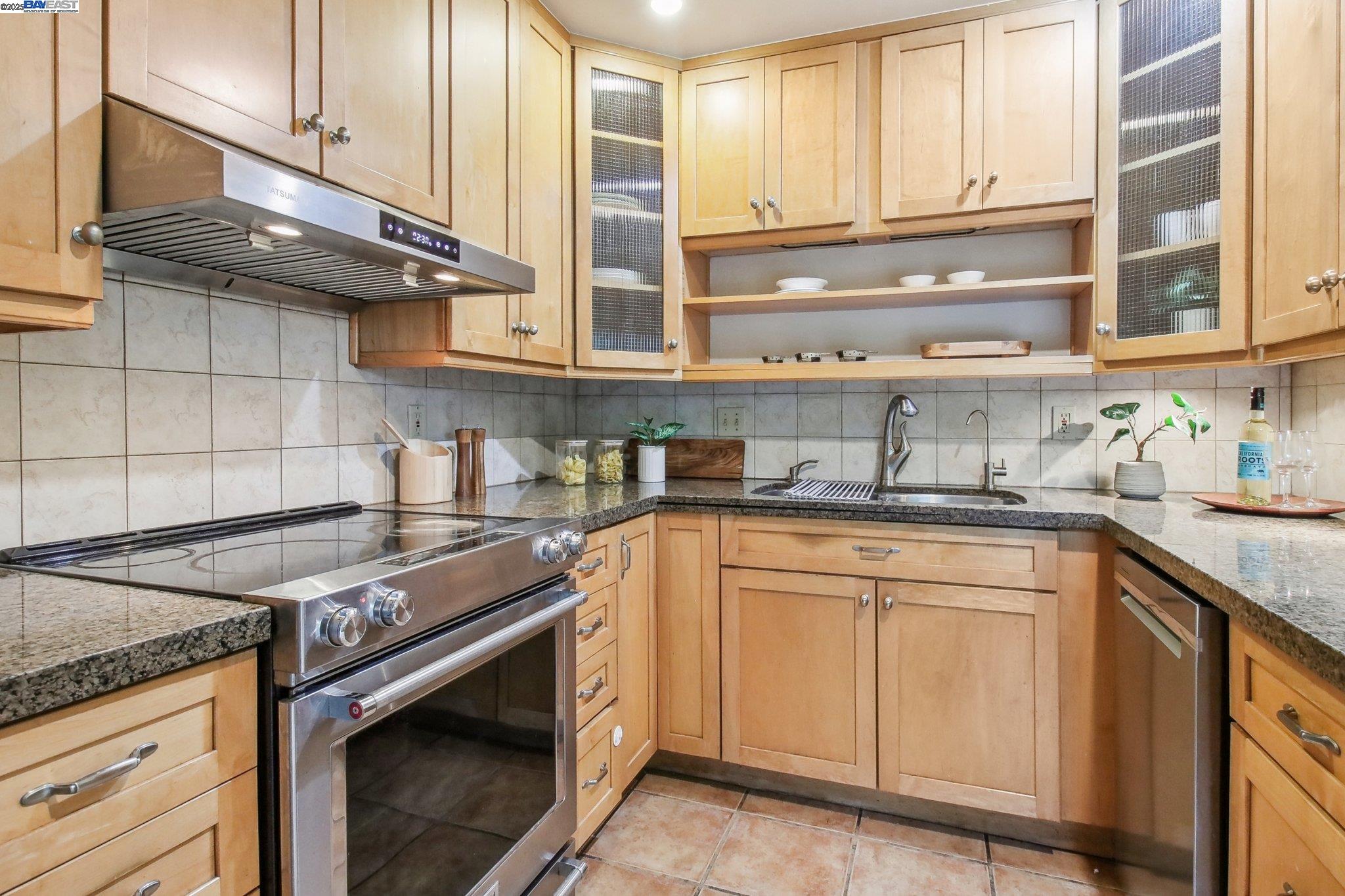Detail Gallery Image 15 of 27 For 1920 Rock St #1,  Mountain View,  CA 94043 - 3 Beds | 1/1 Baths