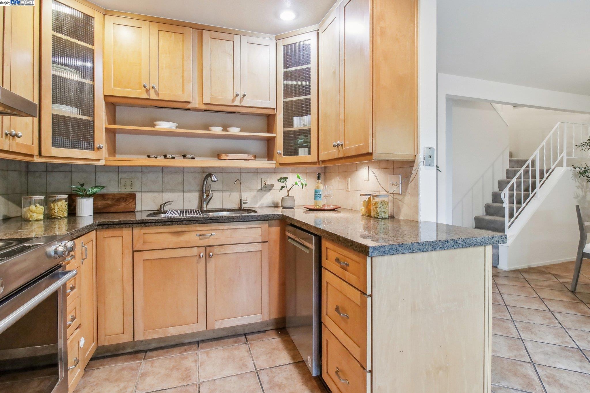Detail Gallery Image 16 of 27 For 1920 Rock St #1,  Mountain View,  CA 94043 - 3 Beds | 1/1 Baths