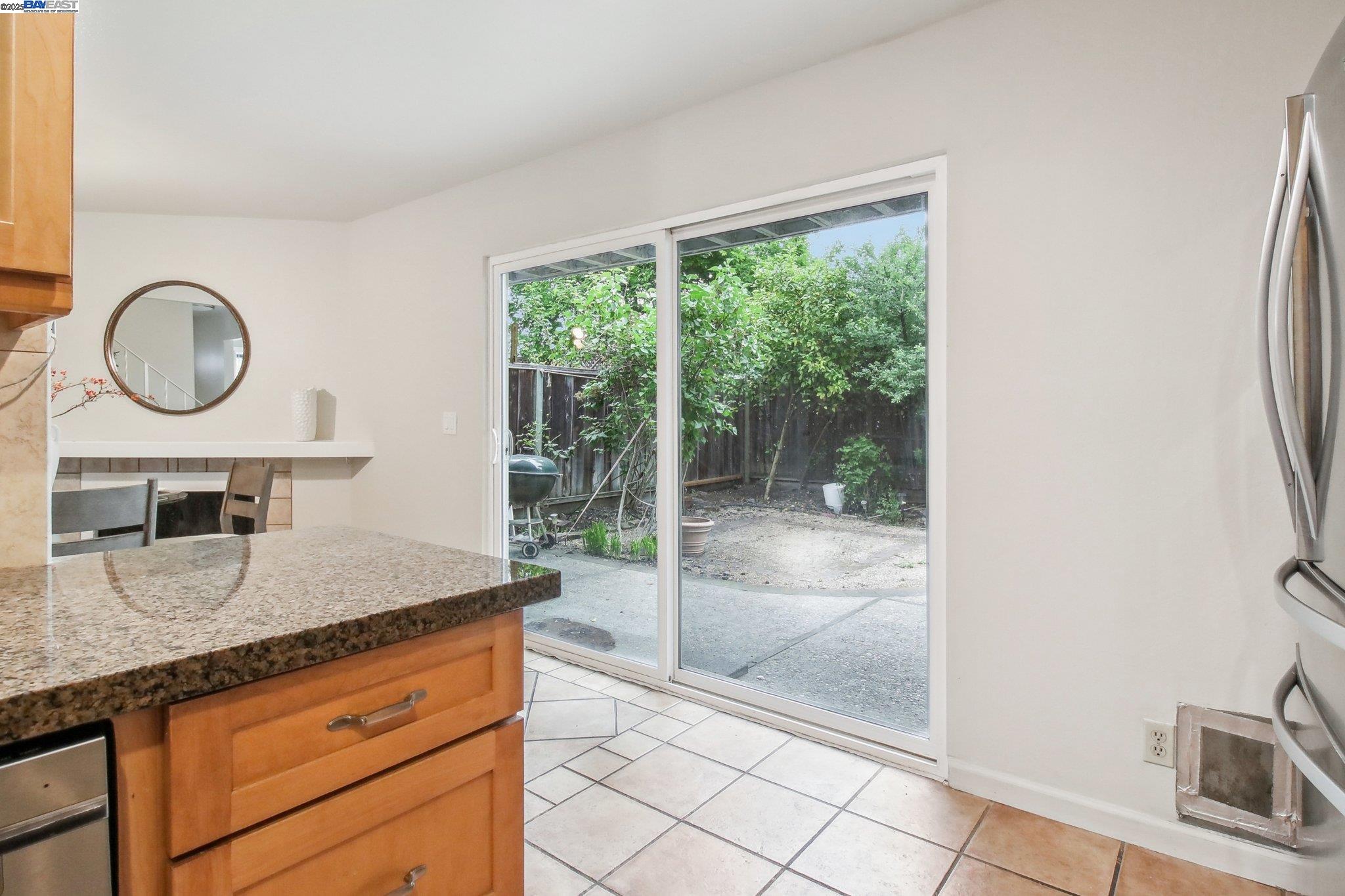 Detail Gallery Image 17 of 27 For 1920 Rock St #1,  Mountain View,  CA 94043 - 3 Beds | 1/1 Baths