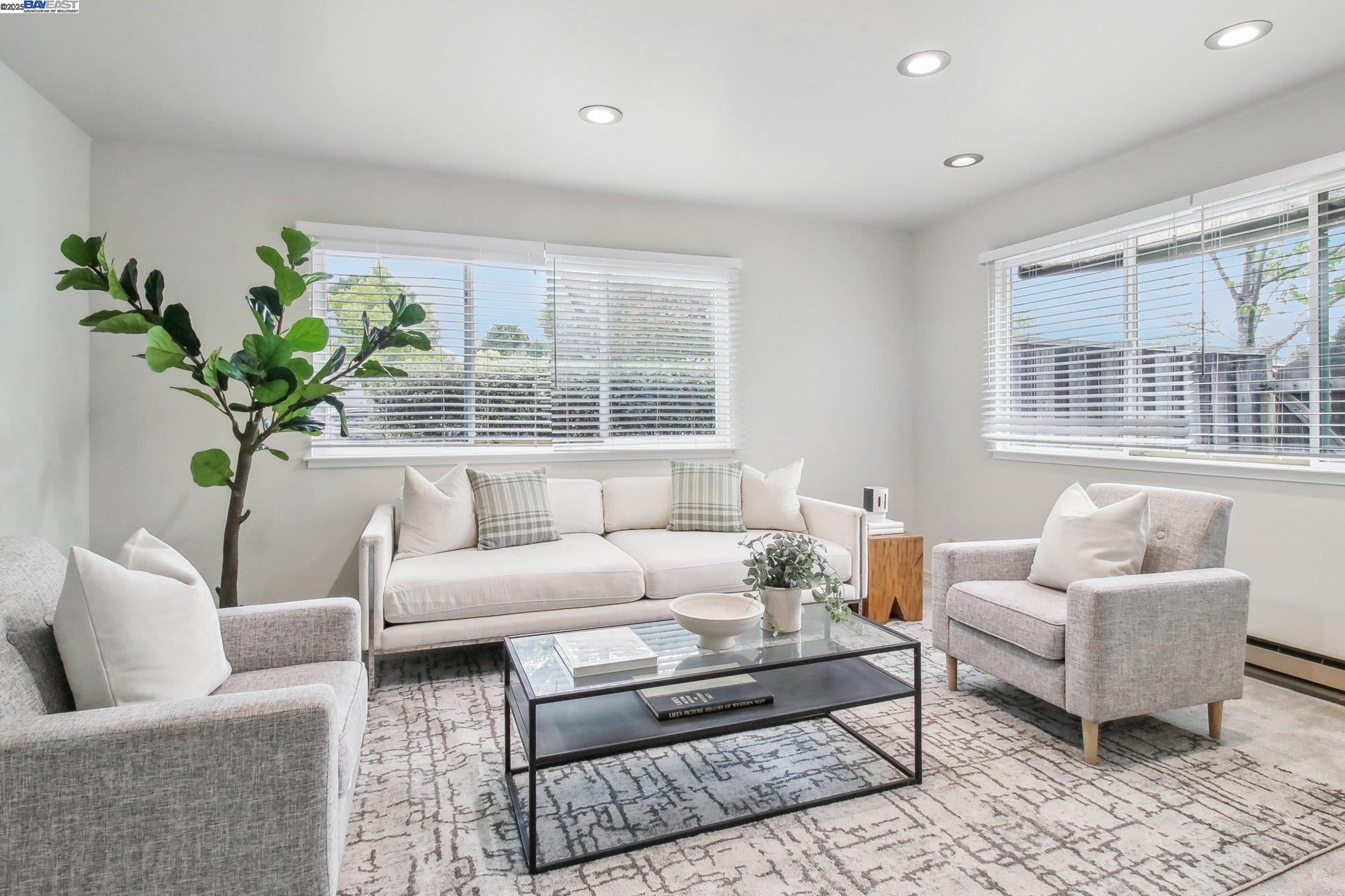 Detail Gallery Image 7 of 27 For 1920 Rock St #1,  Mountain View,  CA 94043 - 3 Beds | 1/1 Baths