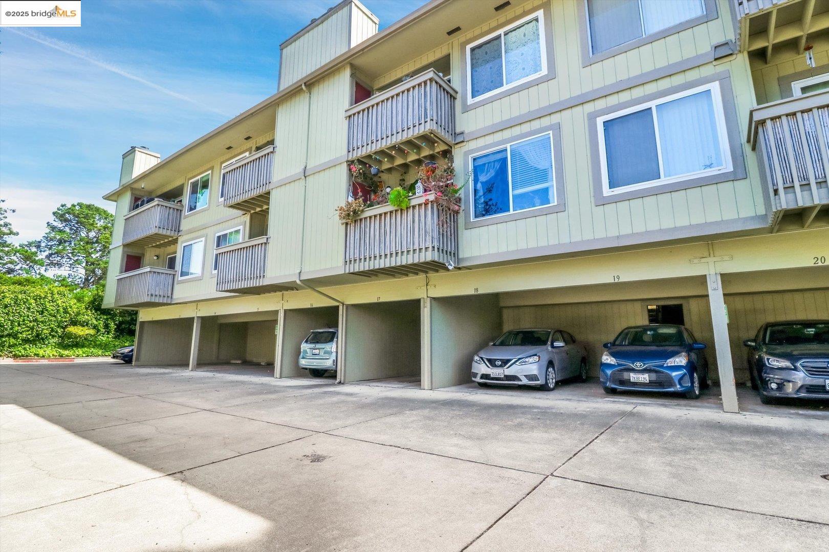 Detail Gallery Image 1 of 15 For 4174 San Pablo Dam Rd Apt B,  El Sobrante,  CA 94803 - 1 Beds | 1 Baths