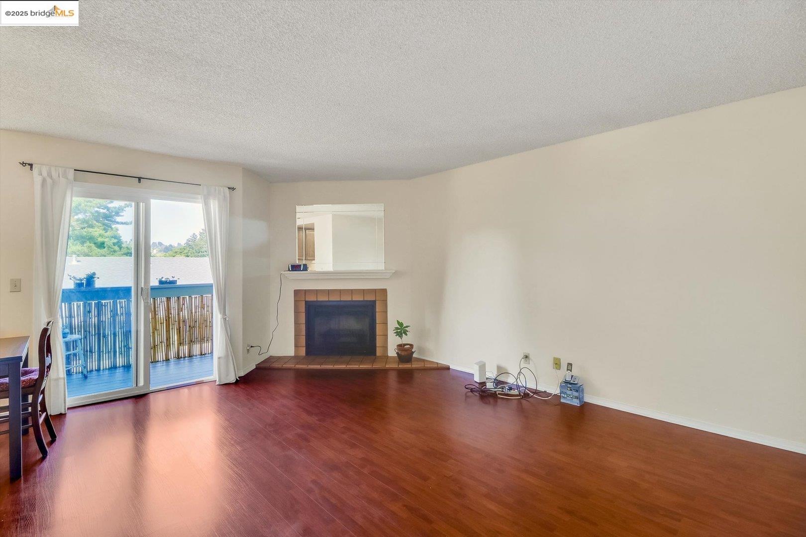Detail Gallery Image 3 of 15 For 4174 San Pablo Dam Rd Apt B,  El Sobrante,  CA 94803 - 1 Beds | 1 Baths