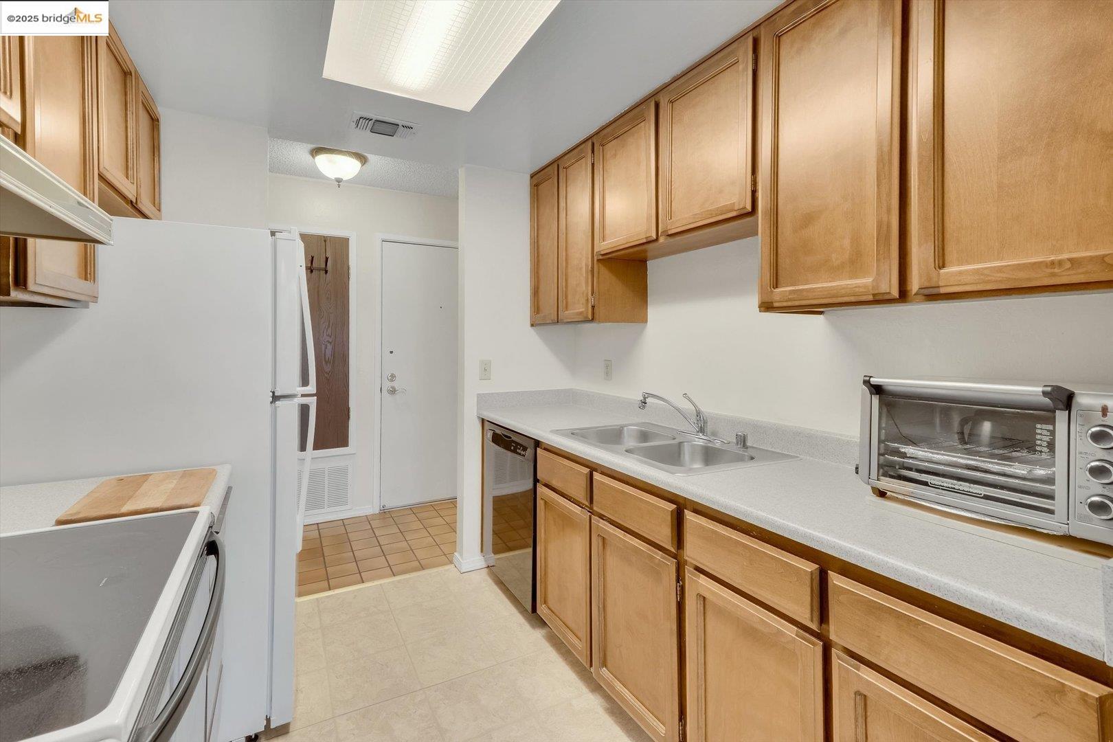 Detail Gallery Image 5 of 15 For 4174 San Pablo Dam Rd Apt B,  El Sobrante,  CA 94803 - 1 Beds | 1 Baths