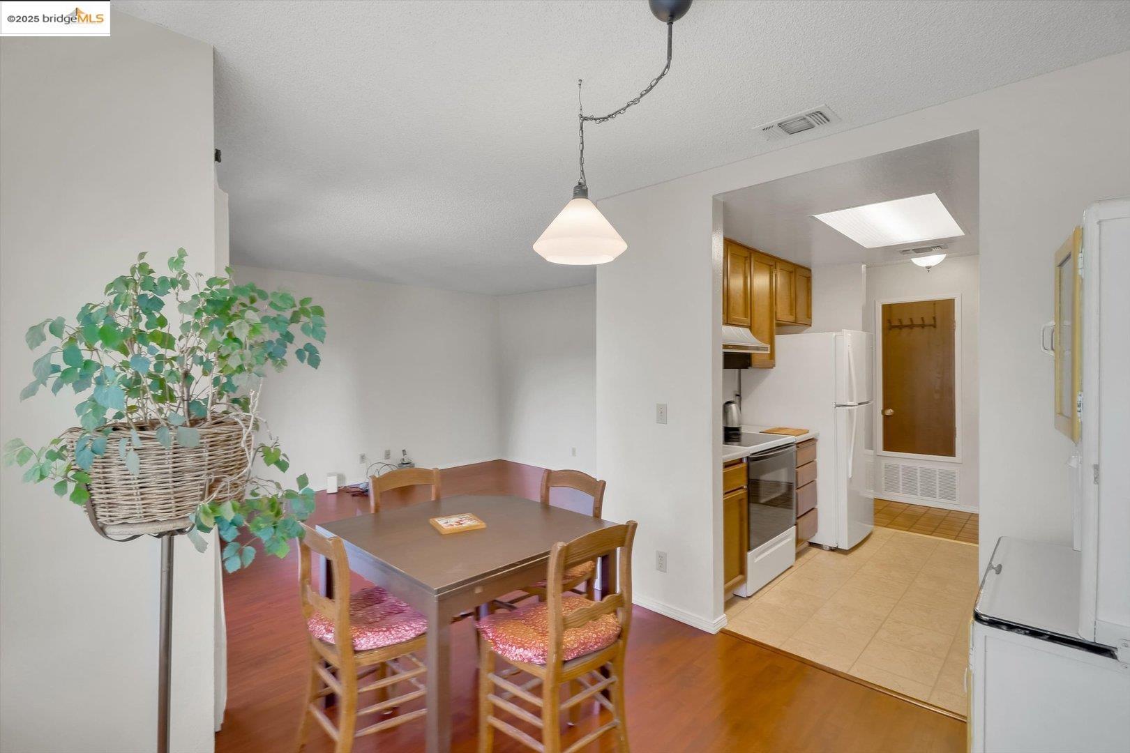 Detail Gallery Image 8 of 15 For 4174 San Pablo Dam Rd Apt B,  El Sobrante,  CA 94803 - 1 Beds | 1 Baths