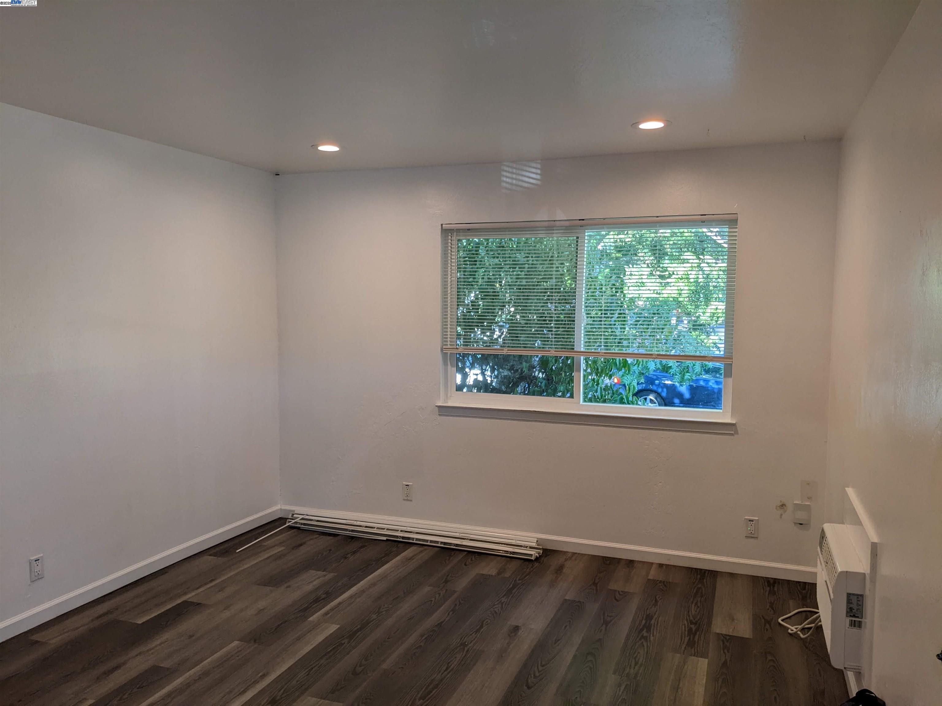 Detail Gallery Image 4 of 10 For 1313-15 F St, Davis,  CA 95616 - – Beds | – Baths