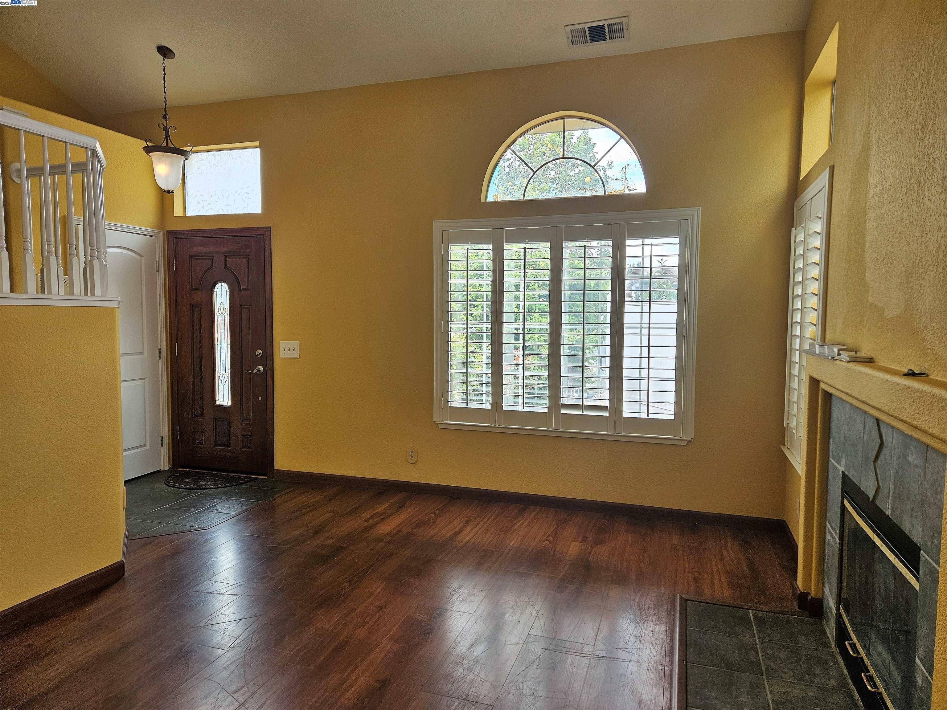 Detail Gallery Image 2 of 41 For 24909 Avocado Ct, Hayward,  CA 94544 - 3 Beds | 2/1 Baths