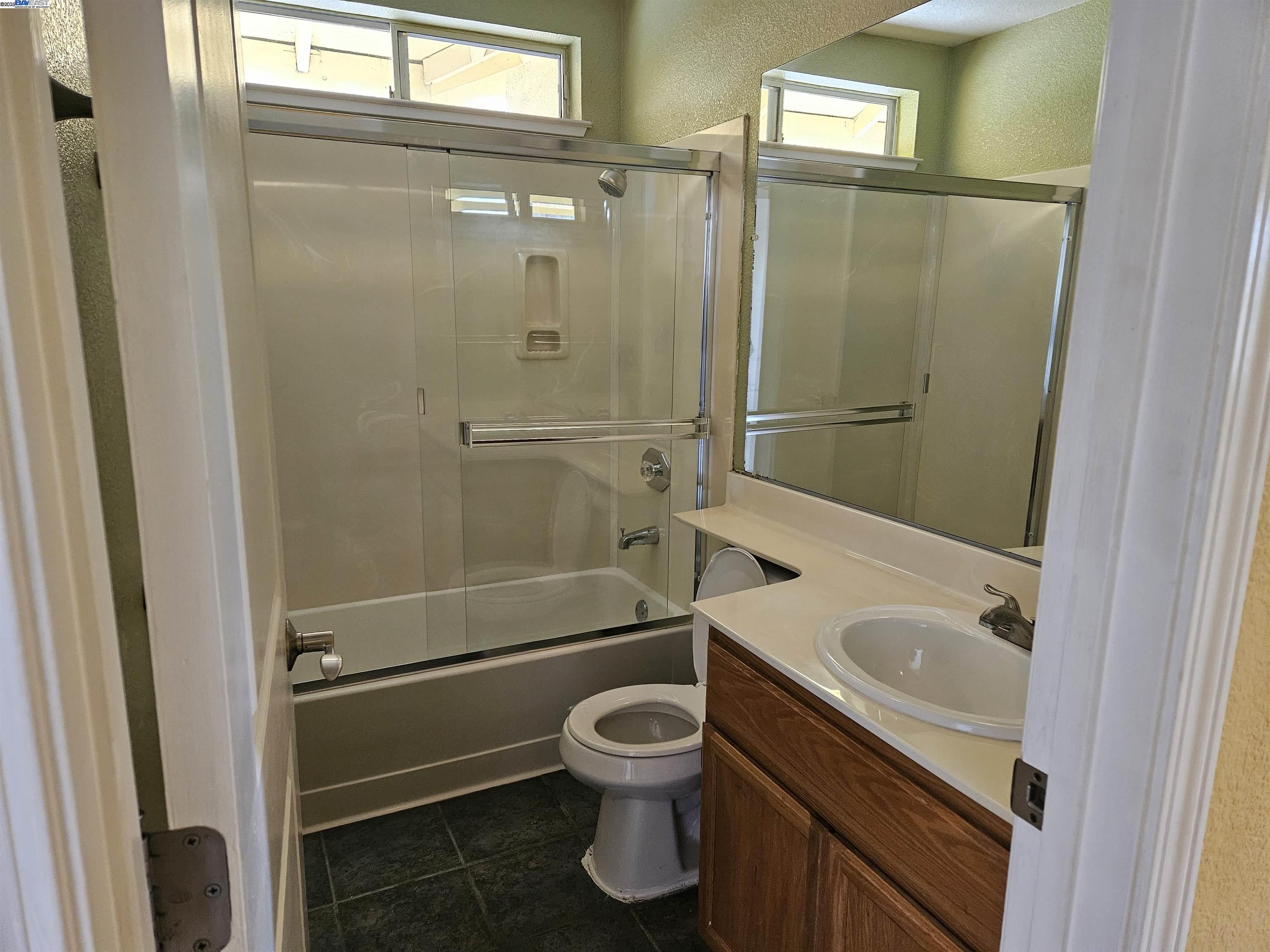 Detail Gallery Image 12 of 41 For 24909 Avocado Ct, Hayward,  CA 94544 - 3 Beds | 2/1 Baths