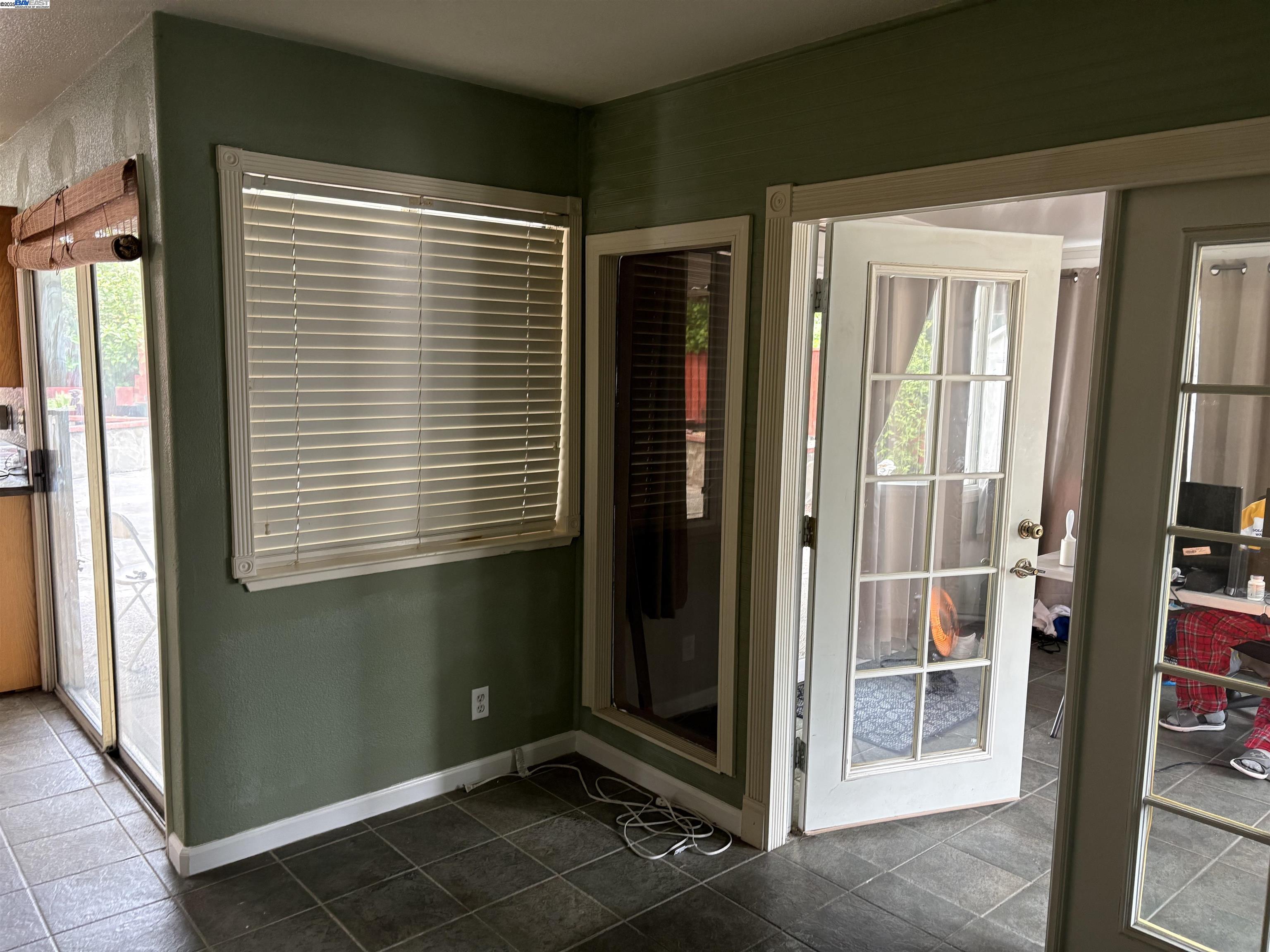 Detail Gallery Image 10 of 41 For 24909 Avocado Ct, Hayward,  CA 94544 - 3 Beds | 2/1 Baths