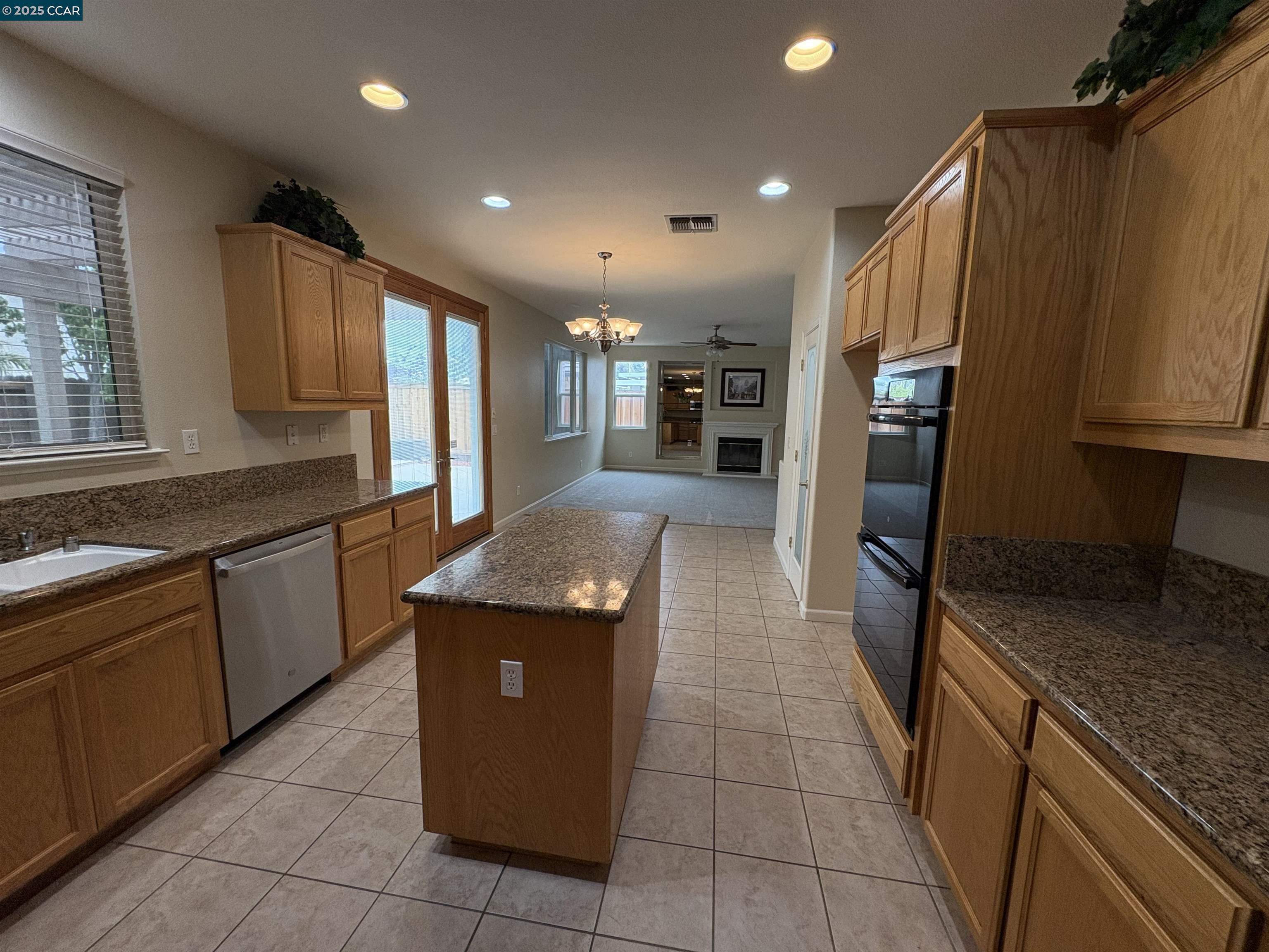 Detail Gallery Image 11 of 37 For 14 Birmingham Ct, Oakley,  CA 94561 - 4 Beds | 3 Baths