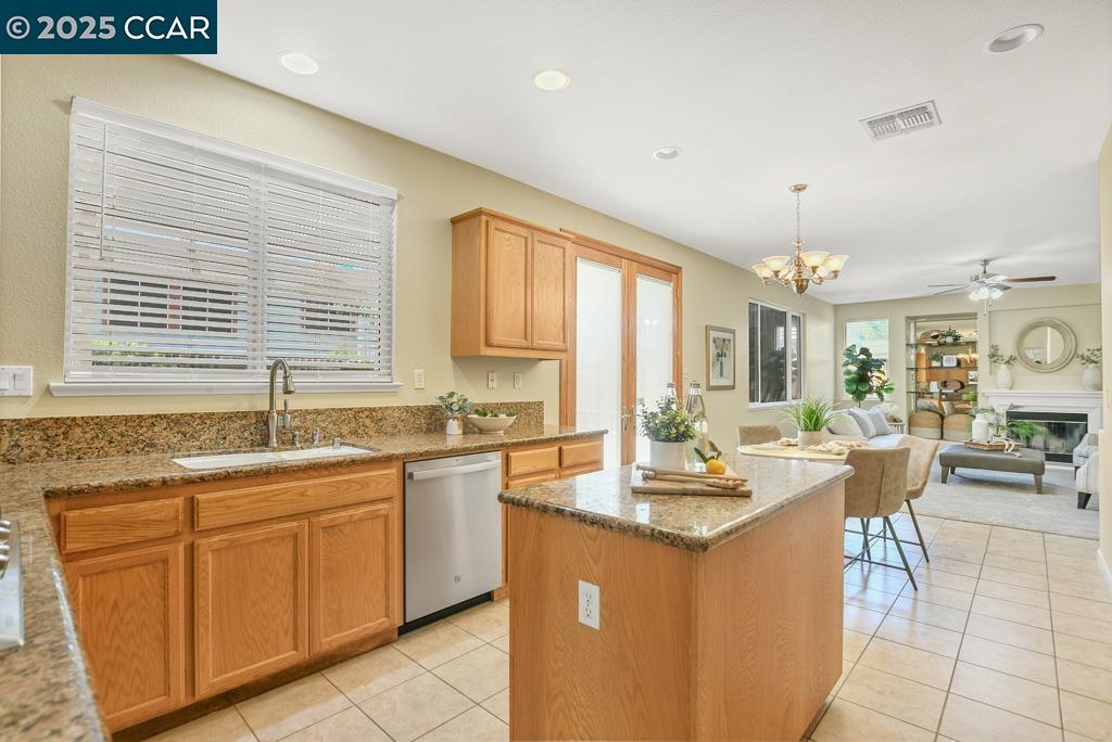 Detail Gallery Image 13 of 38 For 14 Birmingham Ct, Oakley,  CA 94561 - 4 Beds | 3 Baths