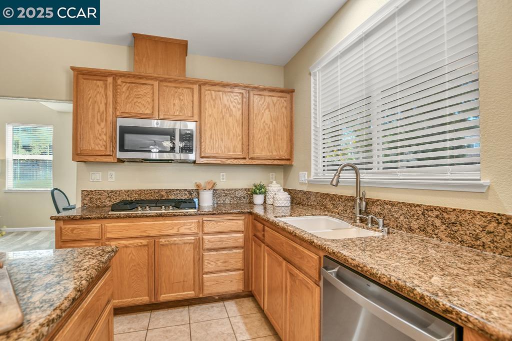 Detail Gallery Image 14 of 38 For 14 Birmingham Ct, Oakley,  CA 94561 - 4 Beds | 3 Baths