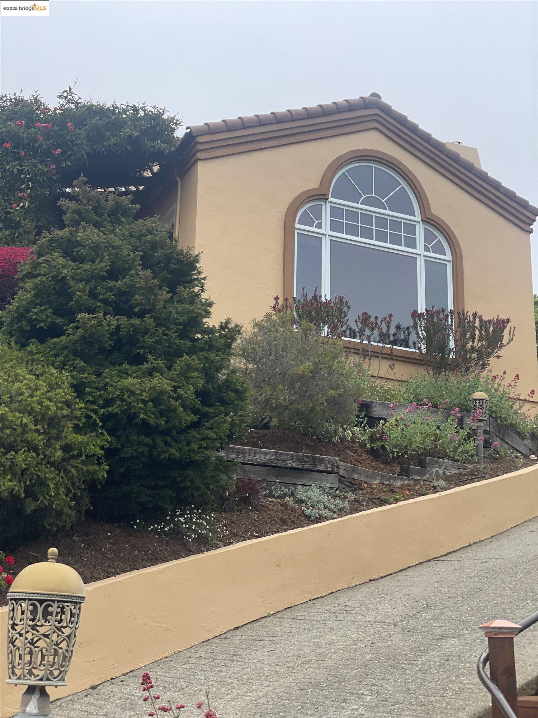 Detail Gallery Image 1 of 1 For 6190 Contra Costa Rd, Oakland,  CA 94618 - 4 Beds | 2/1 Baths