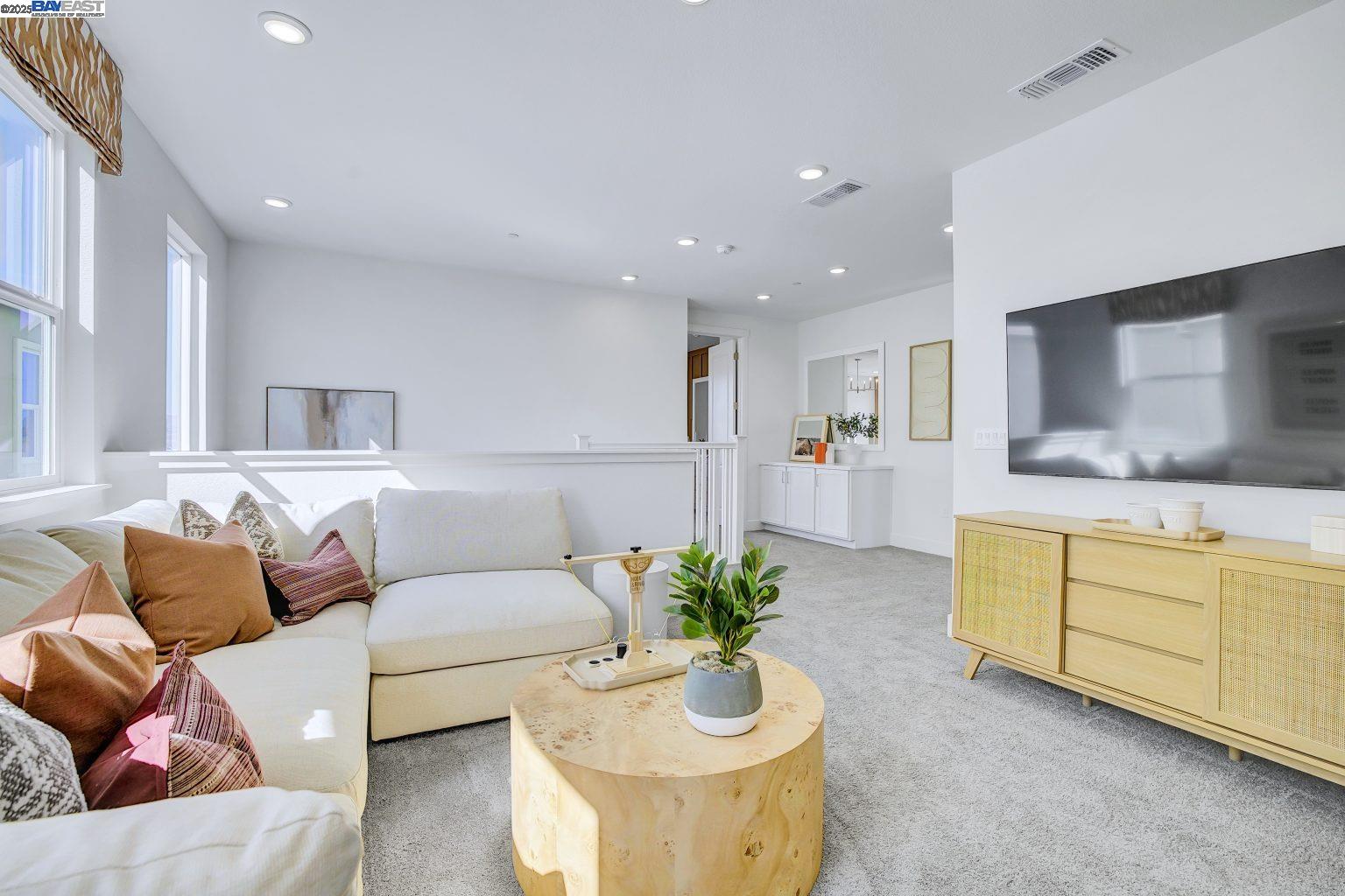 Detail Gallery Image 16 of 29 For 327 W Calabria Drive, Mountain House,  CA 95391 - 5 Beds | 4/1 Baths