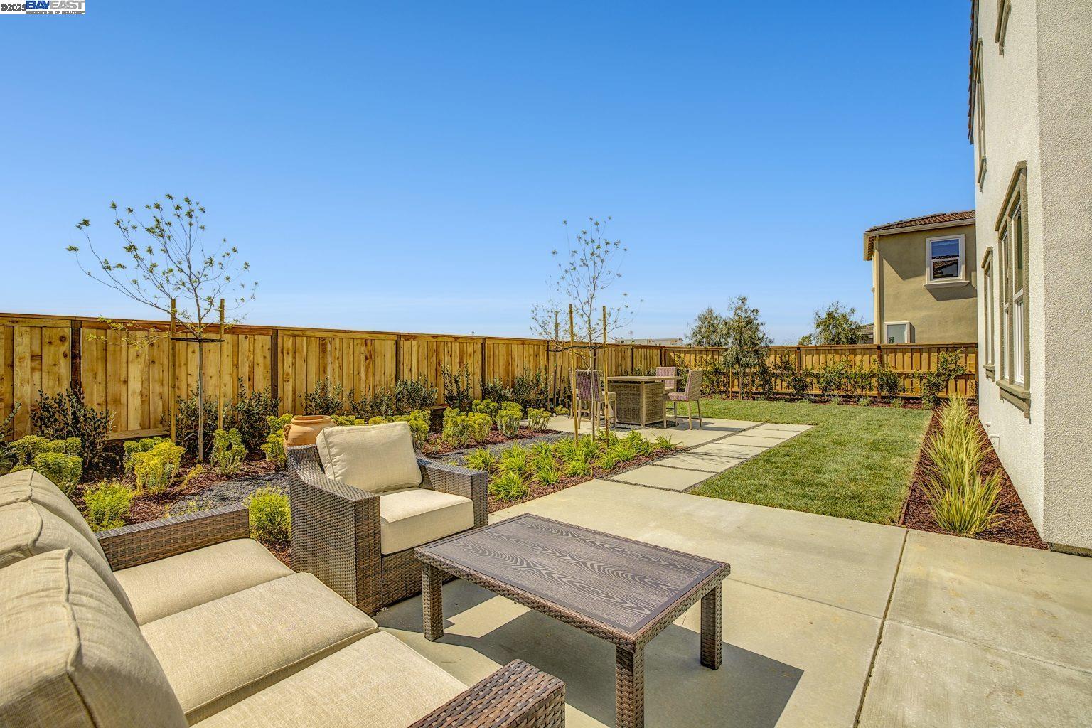 Detail Gallery Image 27 of 29 For 327 W Calabria Drive, Mountain House,  CA 95391 - 5 Beds | 4/1 Baths