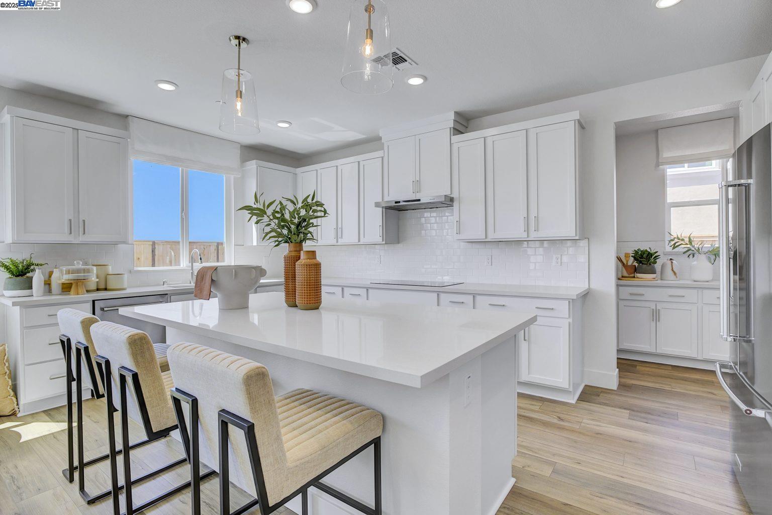 Detail Gallery Image 10 of 29 For 327 W Calabria Drive, Mountain House,  CA 95391 - 5 Beds | 4/1 Baths