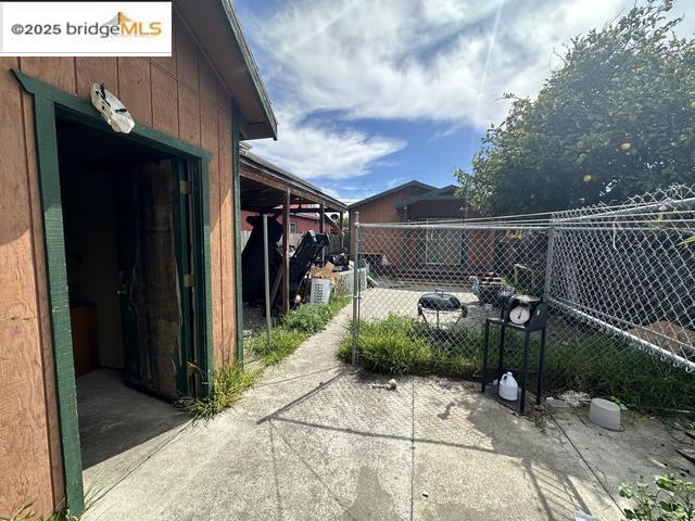 Detail Gallery Image 9 of 10 For 2023 Dover Ave, San Pablo,  CA 94806 - 2 Beds | 1 Baths