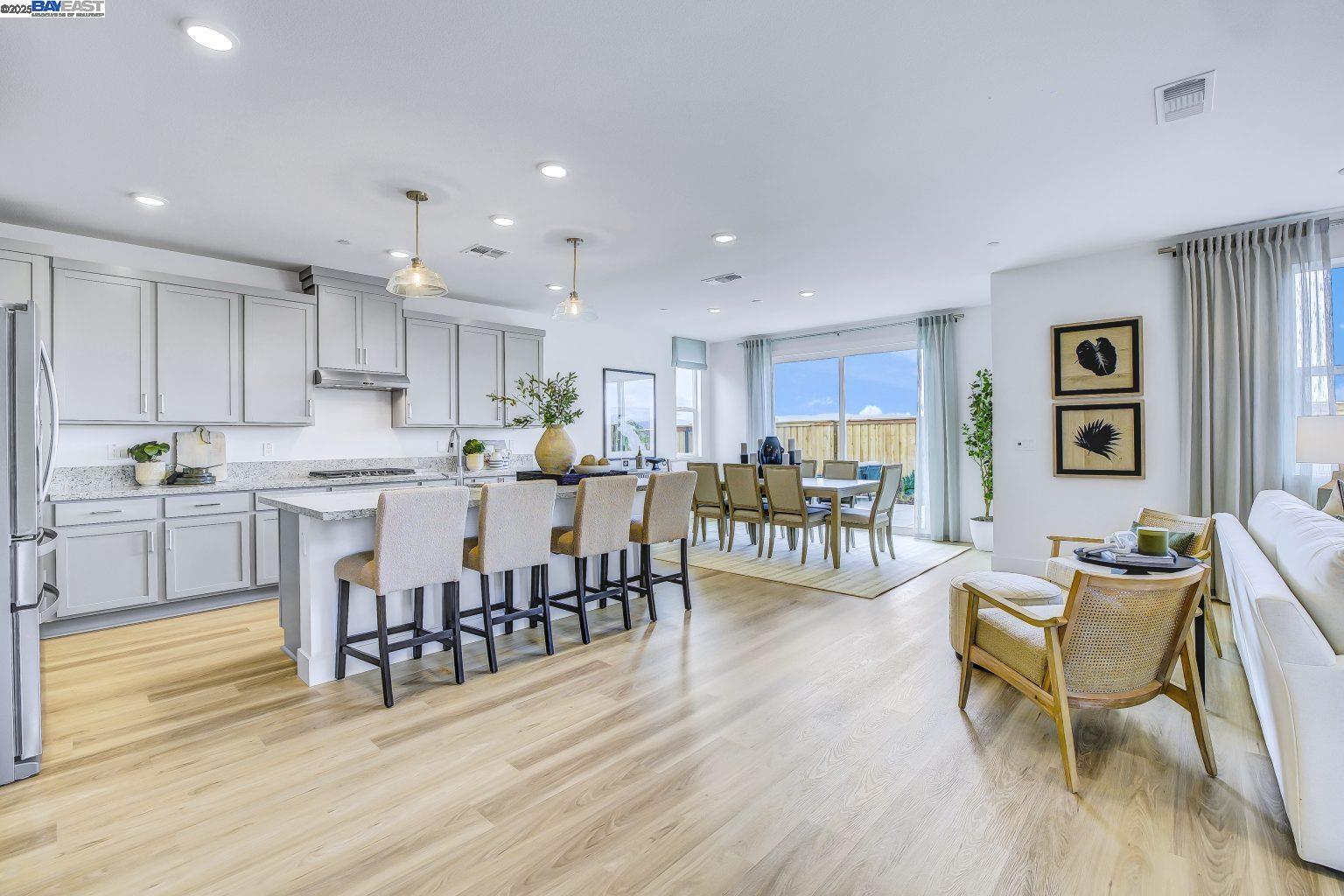 Detail Gallery Image 11 of 38 For 335 W Calabria Drive, Mountain House,  CA 95391 - 4 Beds | 3/1 Baths
