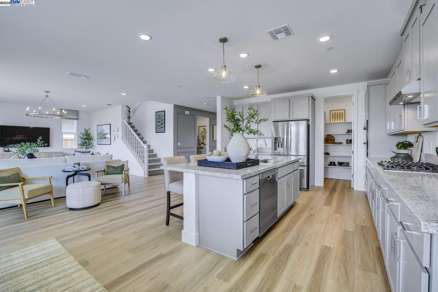 Detail Gallery Image 12 of 38 For 335 W Calabria Drive, Mountain House,  CA 95391 - 4 Beds | 3/1 Baths