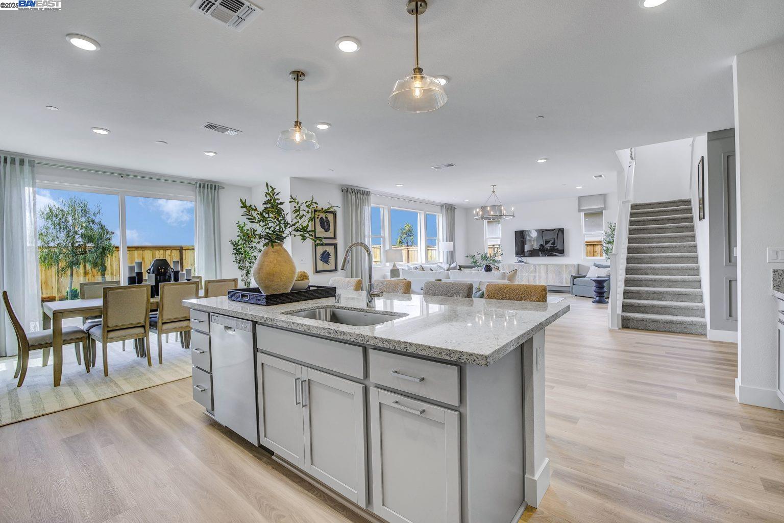 Detail Gallery Image 13 of 38 For 335 W Calabria Drive, Mountain House,  CA 95391 - 4 Beds | 3/1 Baths