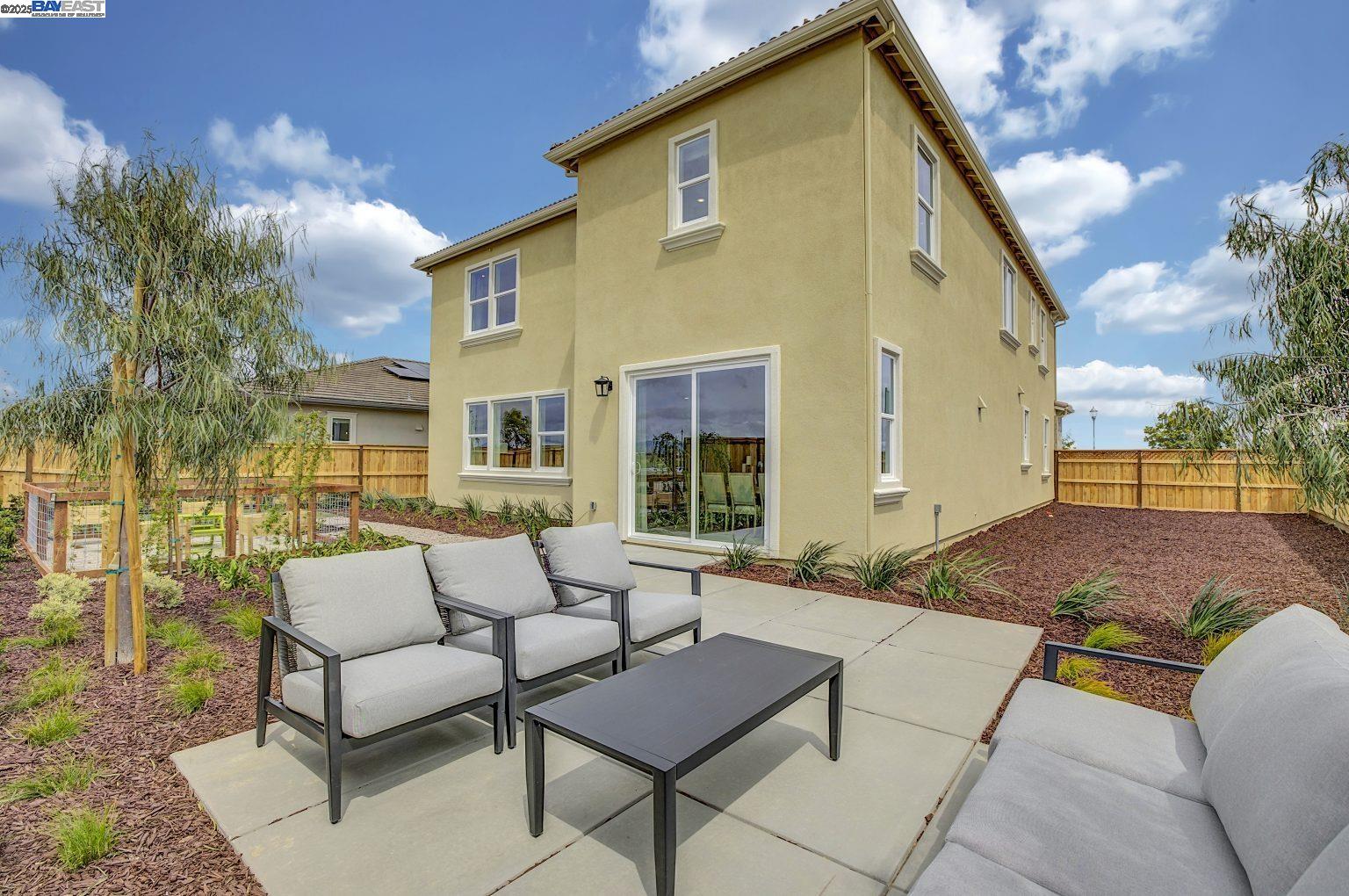 Detail Gallery Image 33 of 38 For 335 W Calabria Drive, Mountain House,  CA 95391 - 4 Beds | 3/1 Baths