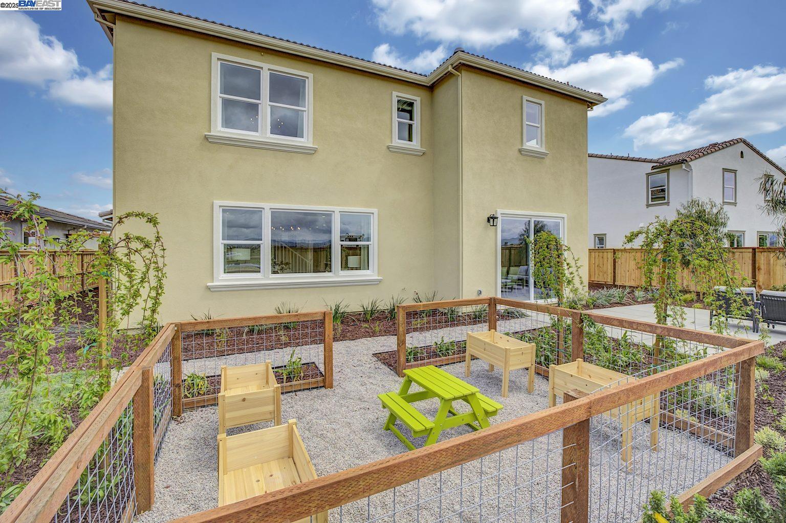 Detail Gallery Image 34 of 38 For 335 W Calabria Drive, Mountain House,  CA 95391 - 4 Beds | 3/1 Baths