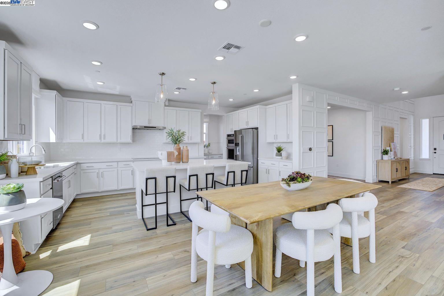 Detail Gallery Image 9 of 29 For 303 W Calabria Drive, Mountain House,  CA 95391 - 5 Beds | 4/1 Baths