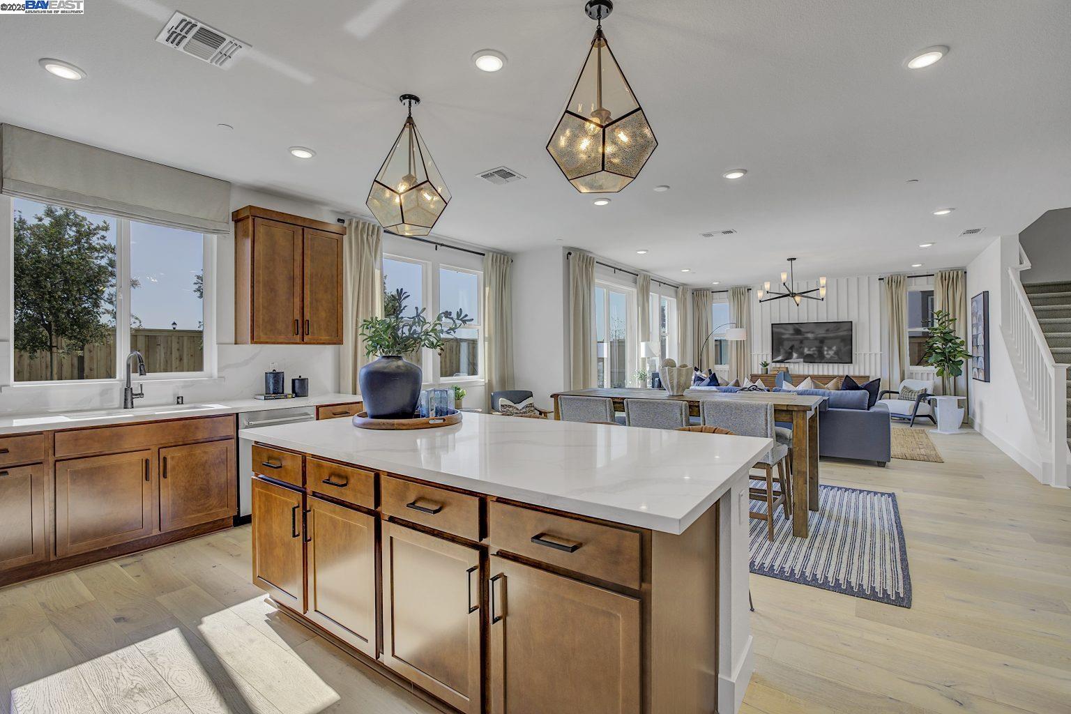Detail Gallery Image 12 of 35 For 319 W Calabria Drive, Mountain House,  CA 95391 - 6 Beds | 5/1 Baths