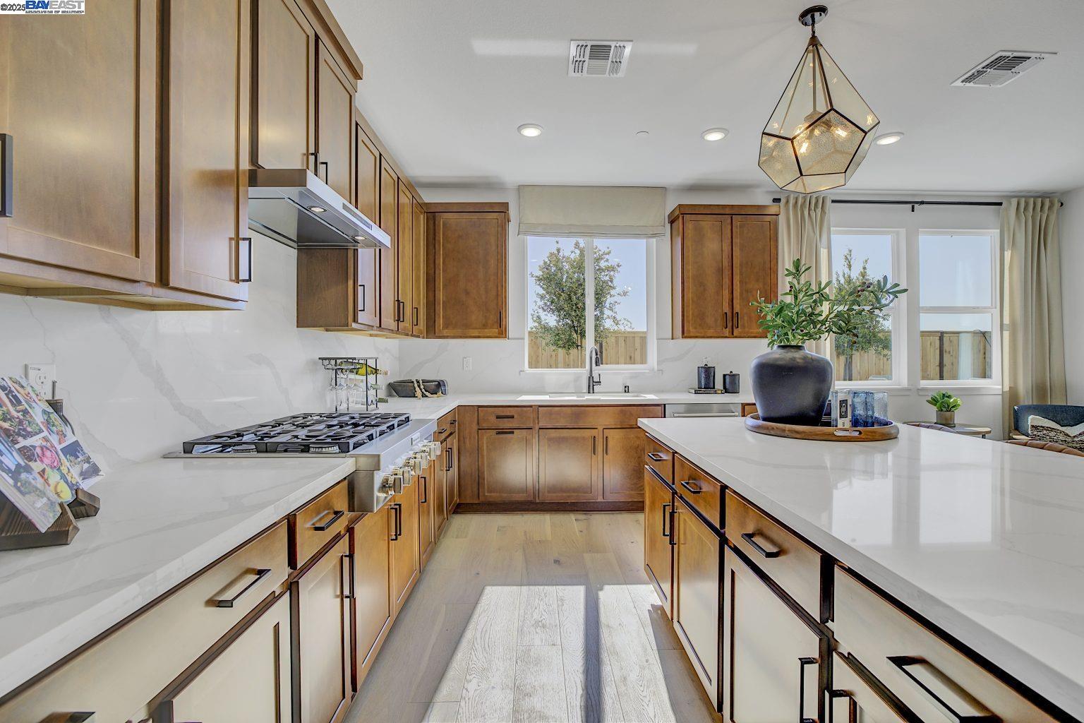Detail Gallery Image 13 of 35 For 319 W Calabria Drive, Mountain House,  CA 95391 - 6 Beds | 5/1 Baths